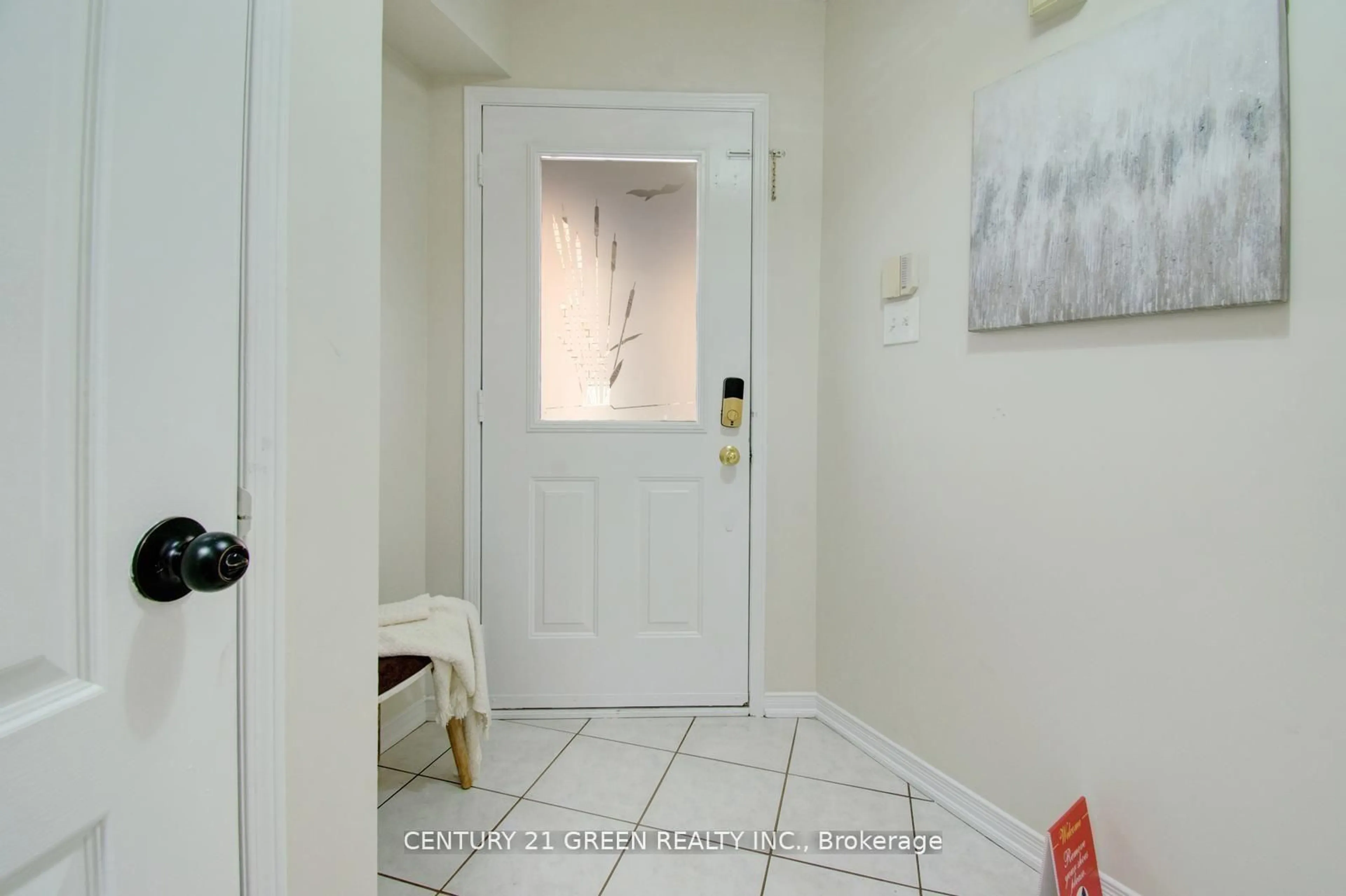 Indoor entryway for 26 Oatfield Rd, Brampton Ontario L6R 1X7