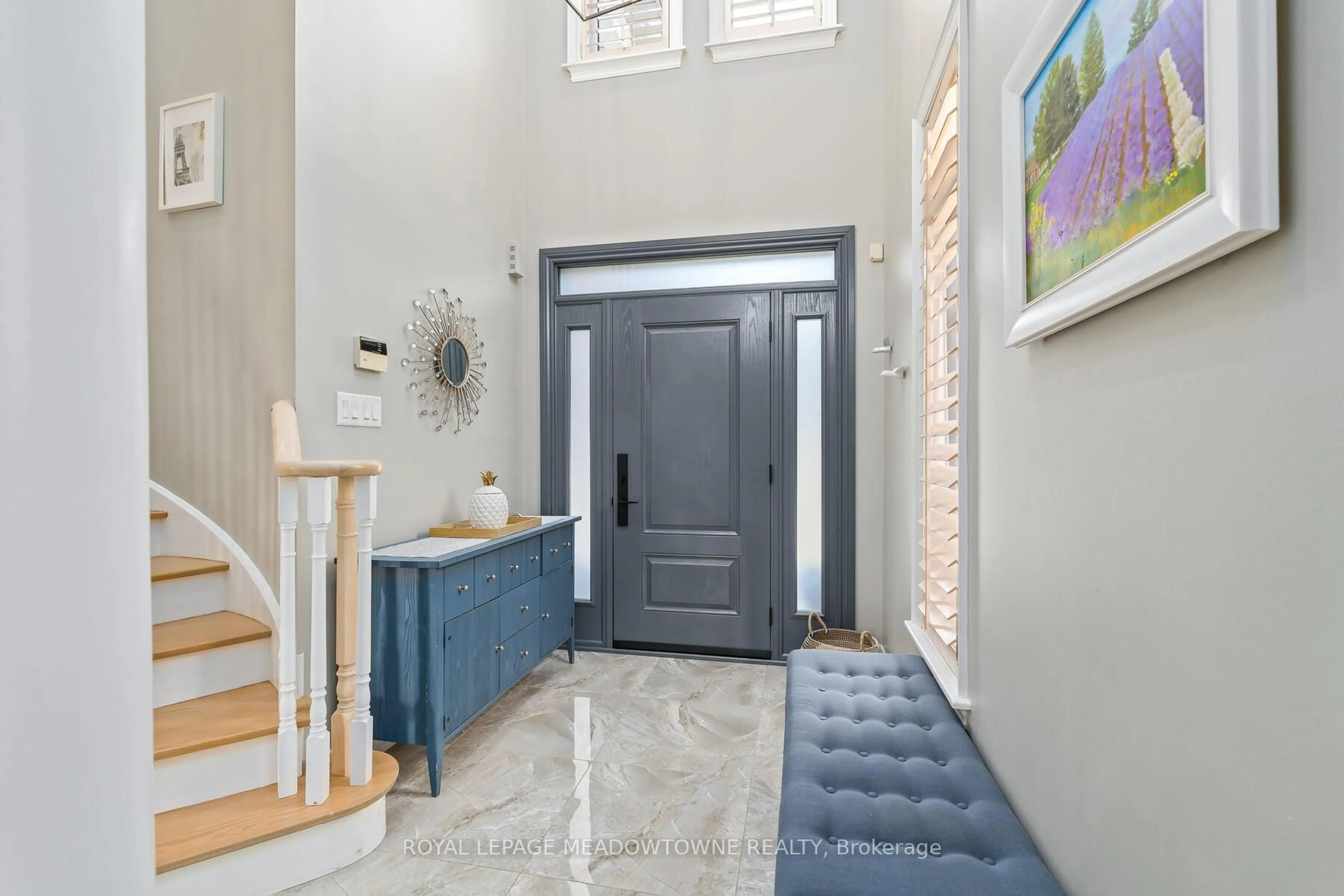 Indoor entryway for 135 Miller Dr, Halton Hills Ontario L7G 5Y1