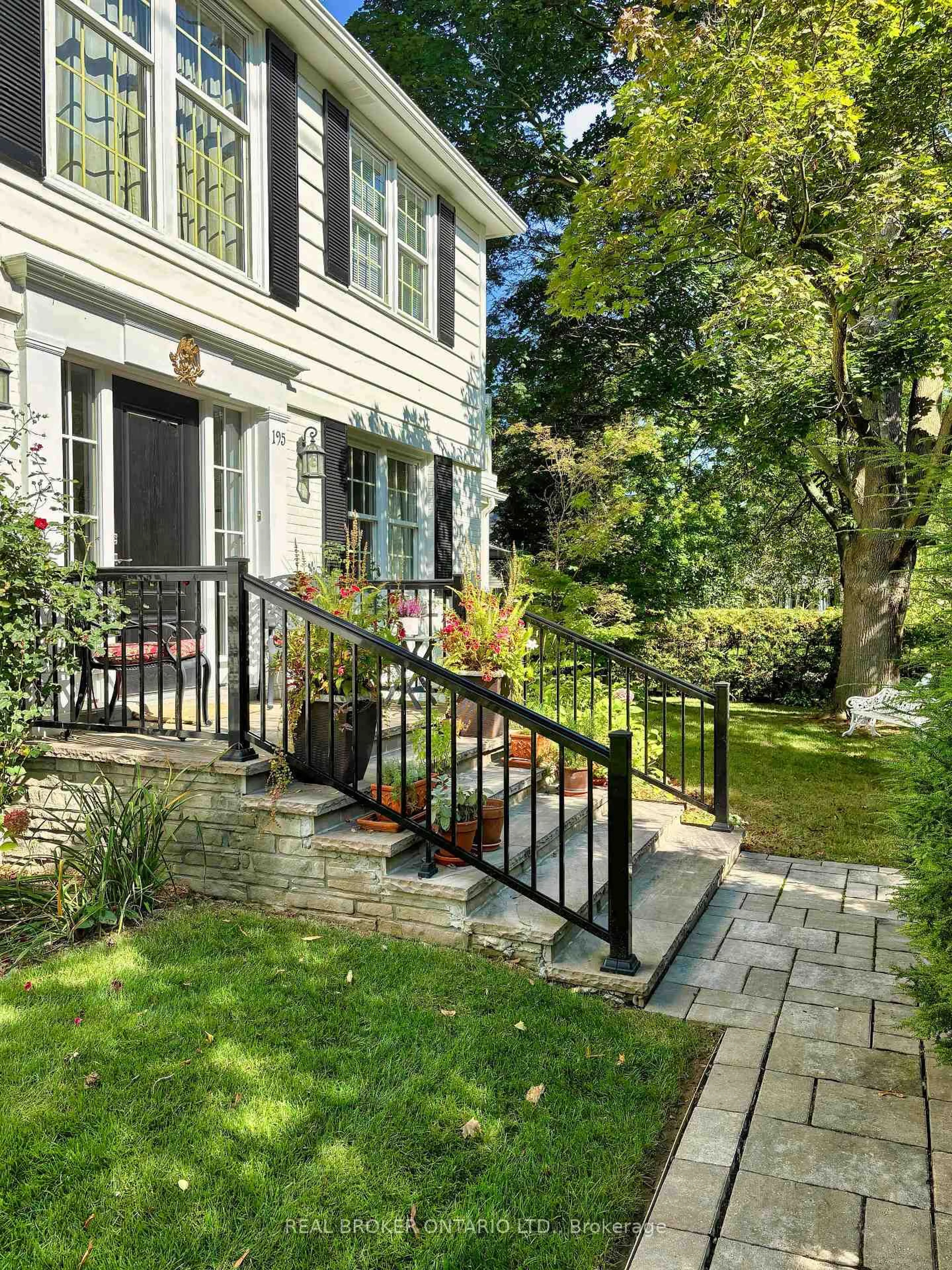 Unknown for 195 William St, Oakville Ontario L6J 1C8