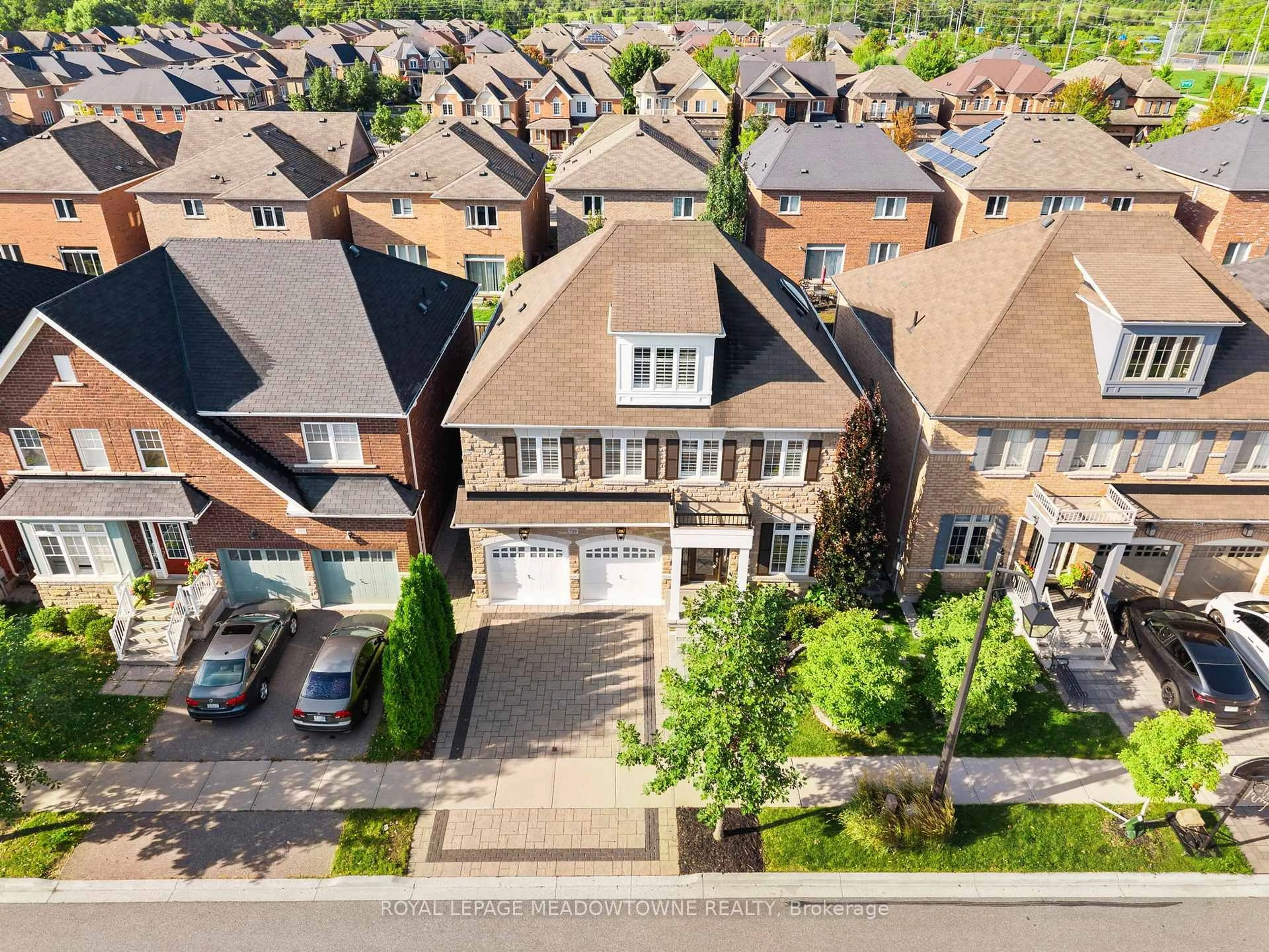 A pic from outside/outdoor area/front of a property/back of a property/a pic from drone, street for 729 Wettlaufer Terr, Milton Ontario L9T 8M8