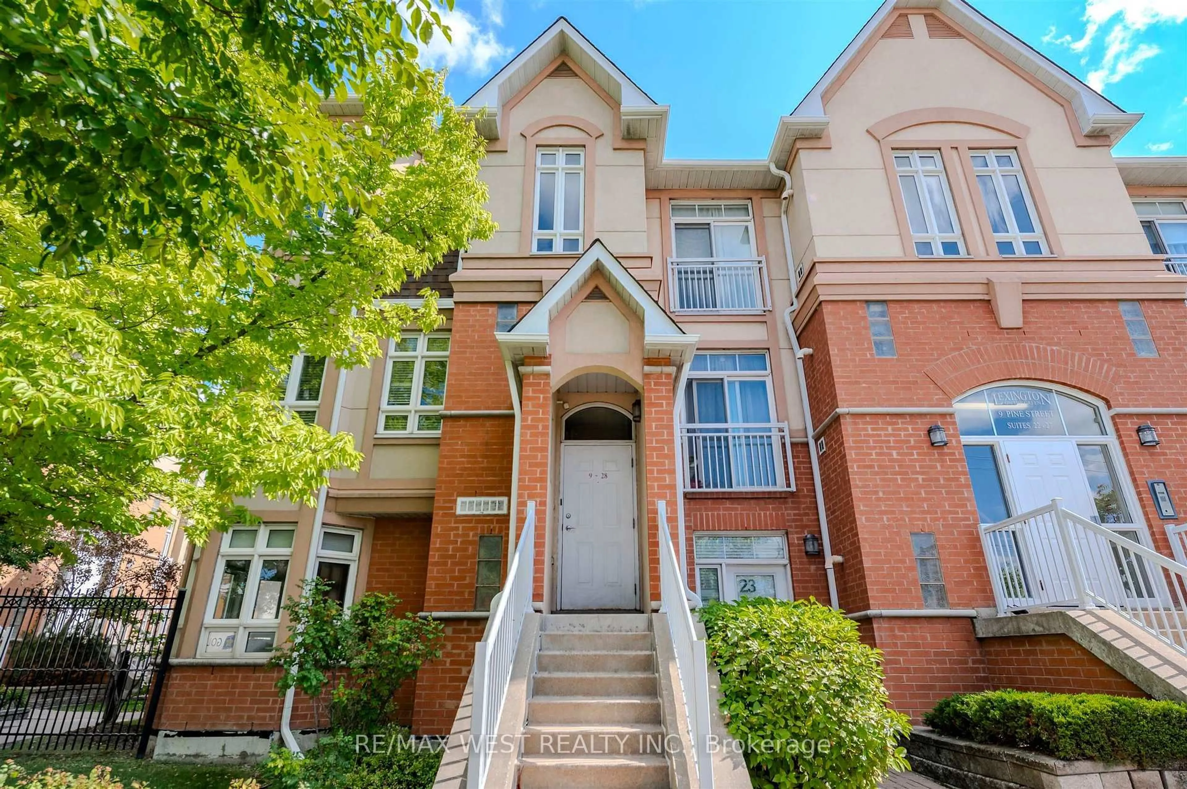 Unknown for 9 Pine St #28, Toronto Ontario M9N 0A6