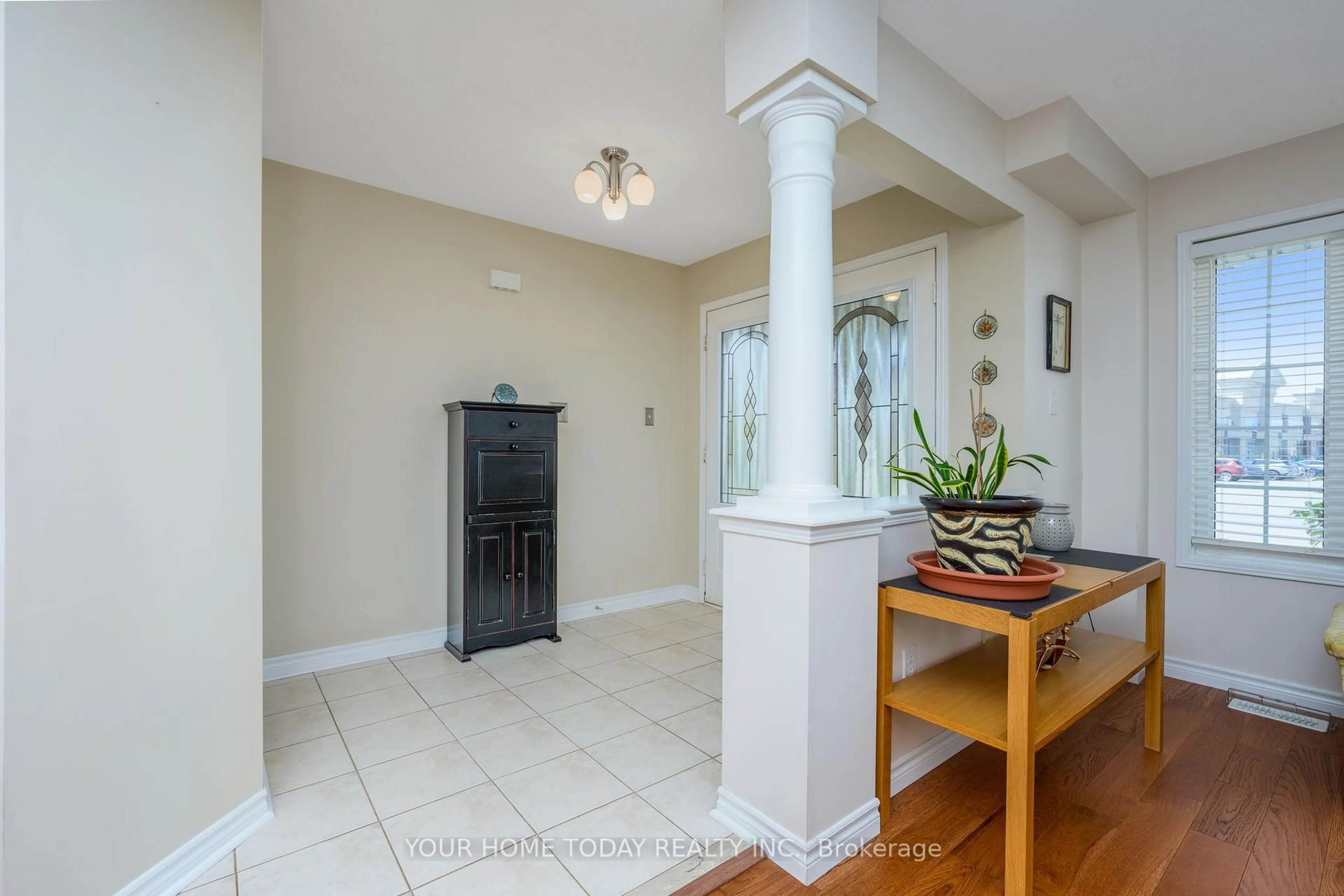 Indoor entryway for 14492 Danby Rd, Halton Hills Ontario L7G 6M3
