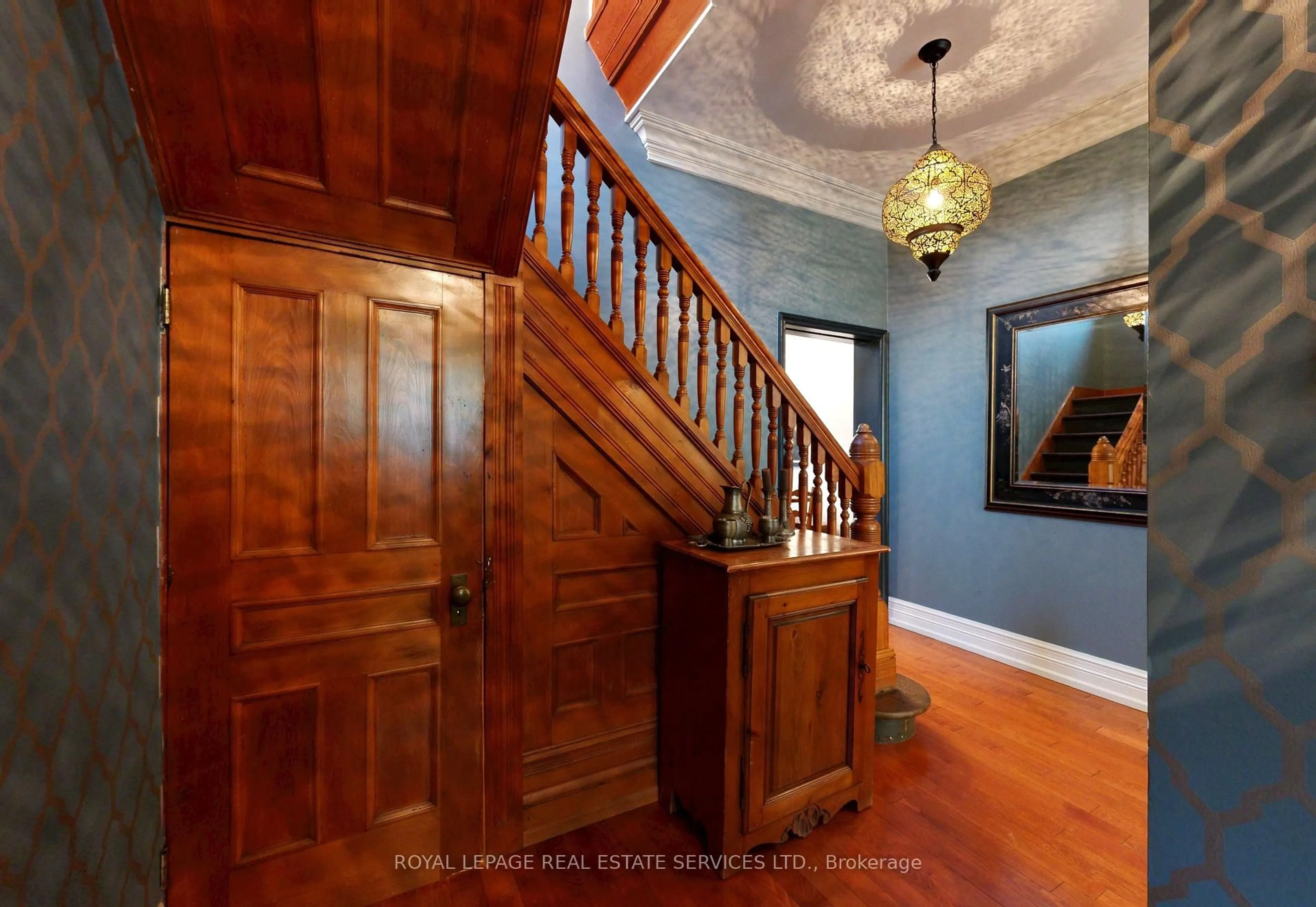 Indoor foyer for 169 Cowan Ave, Toronto Ontario M6K 2N5