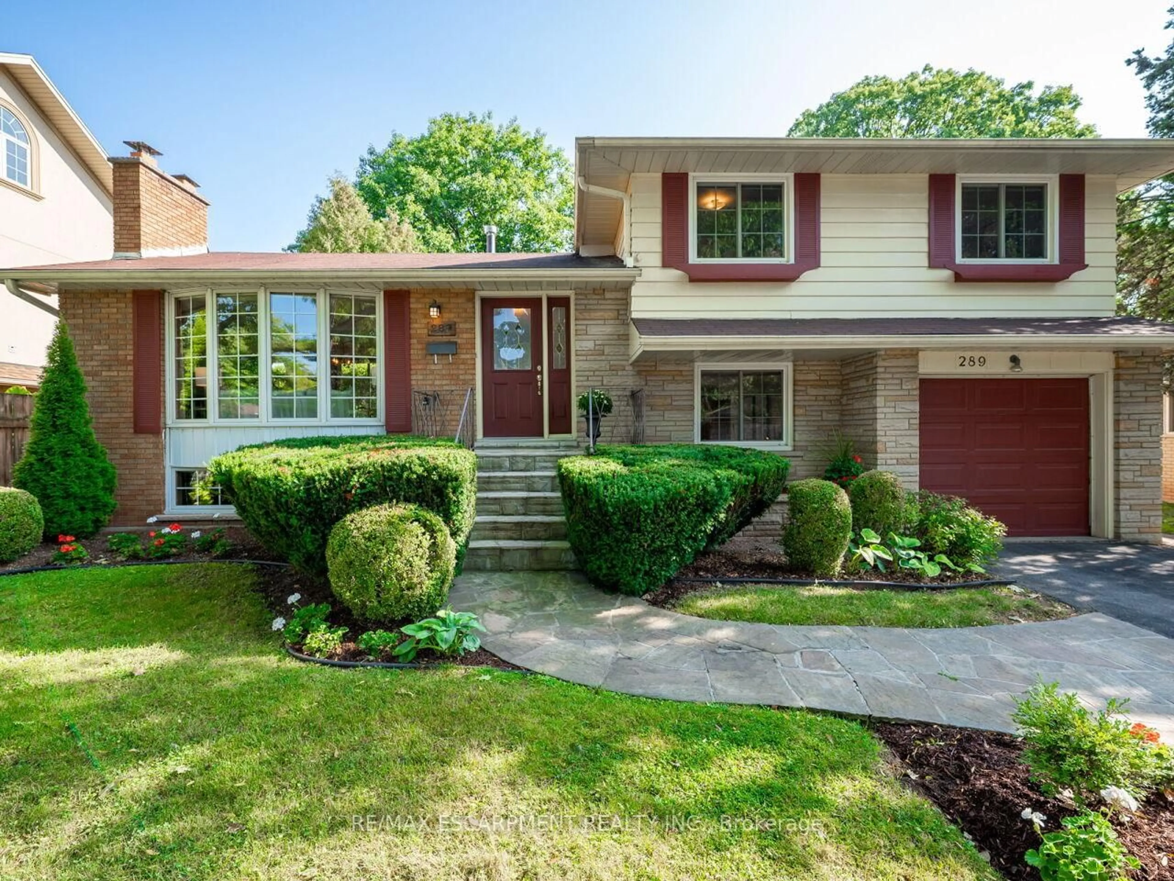 Home with brick exterior material, street for 289 Cheltenham Rd, Burlington Ontario L7L 4H6
