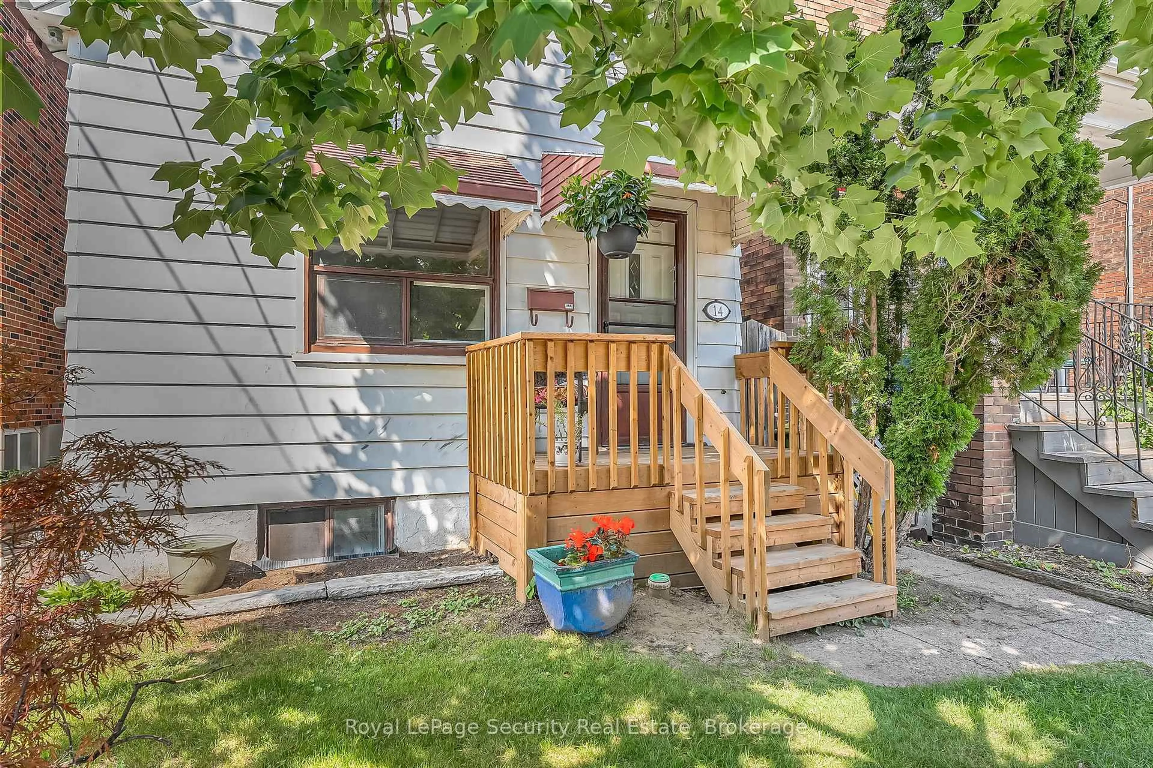 Patio, street for 14 Morland Rd, Toronto Ontario M6S 2M8