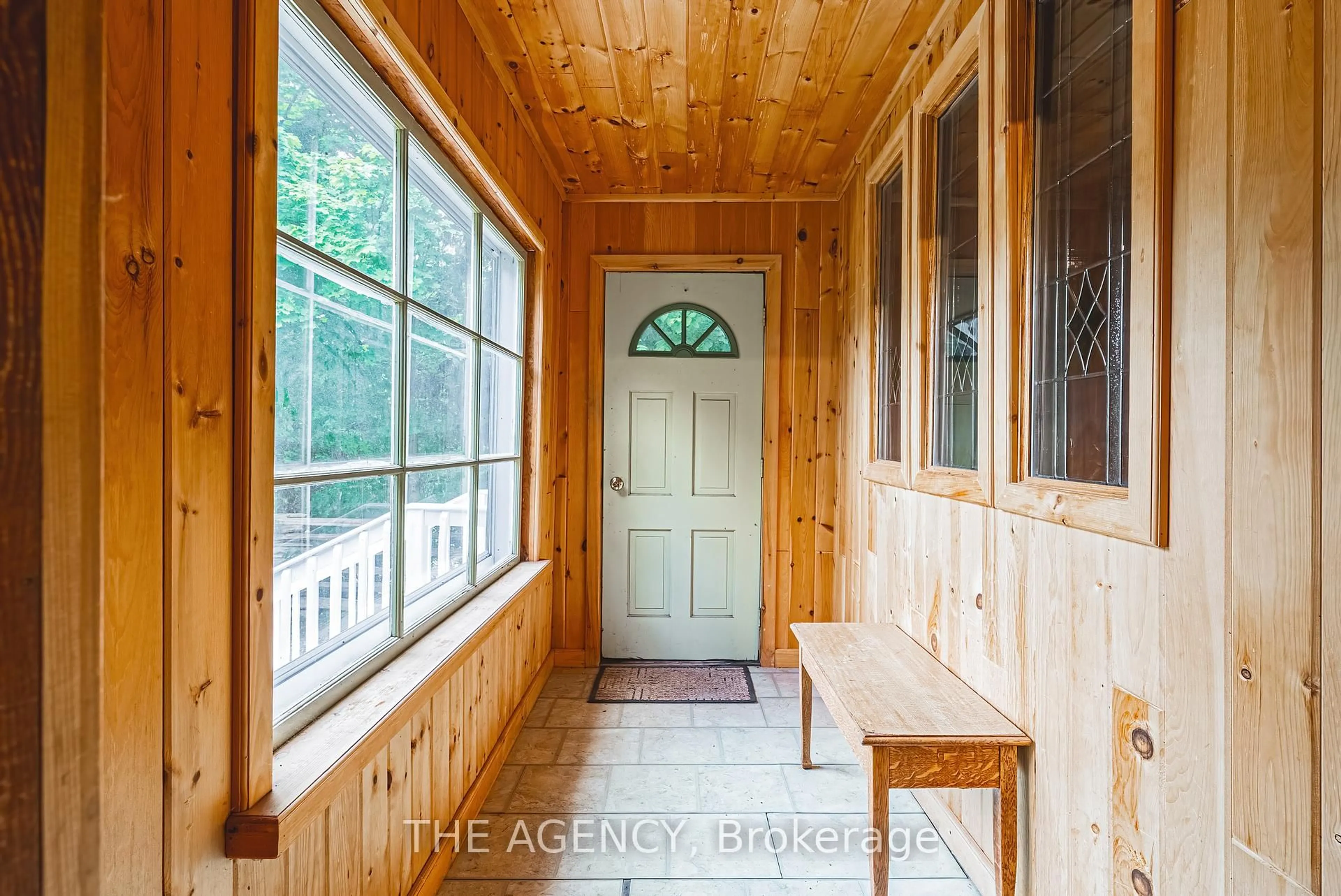 Indoor entryway for 327 Campbell Ave, Milton Ontario L0P 1B0