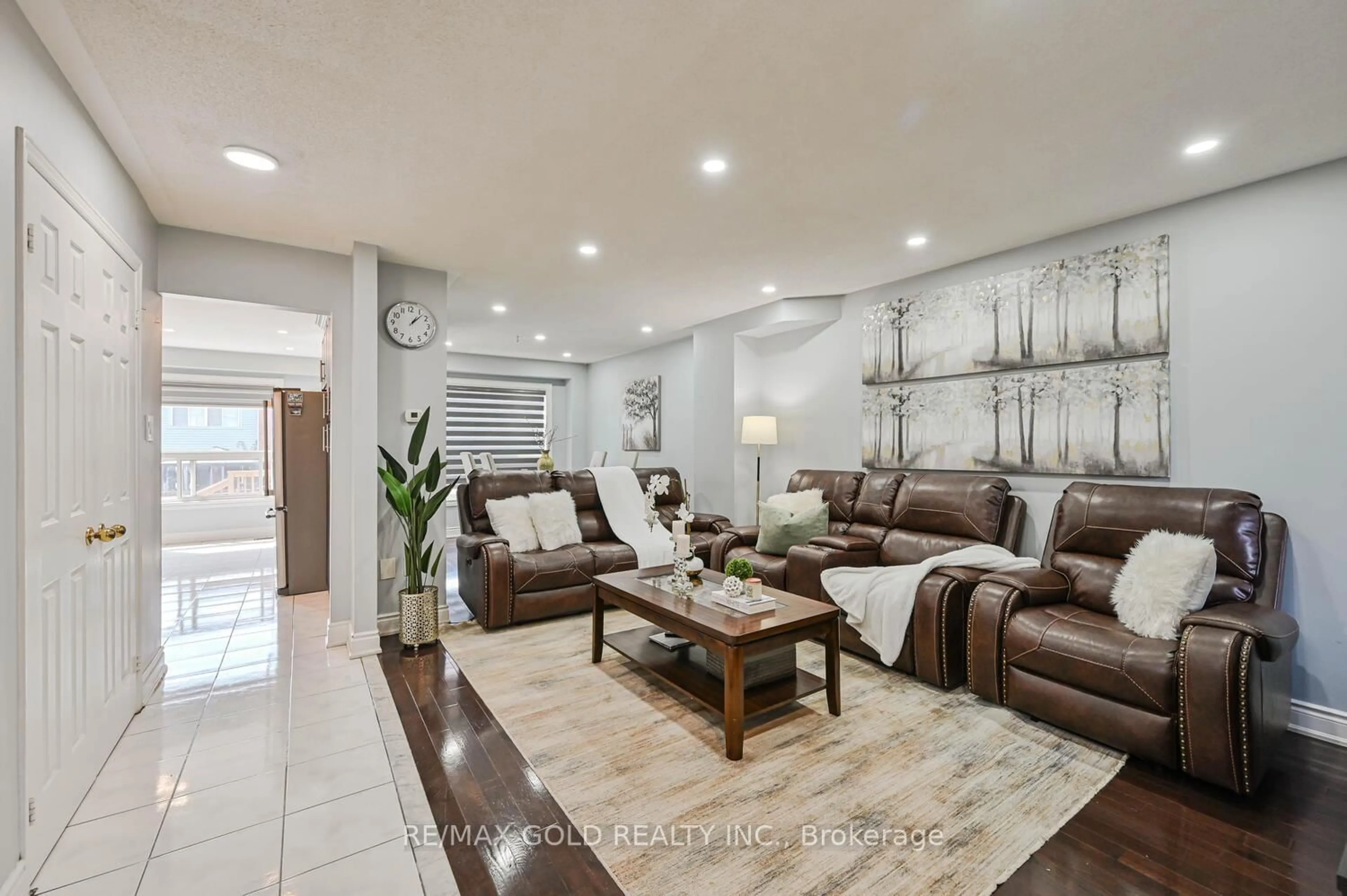 Living room with furniture, unknown for 101 Beaconsfield Ave, Brampton Ontario L6Y 4R6