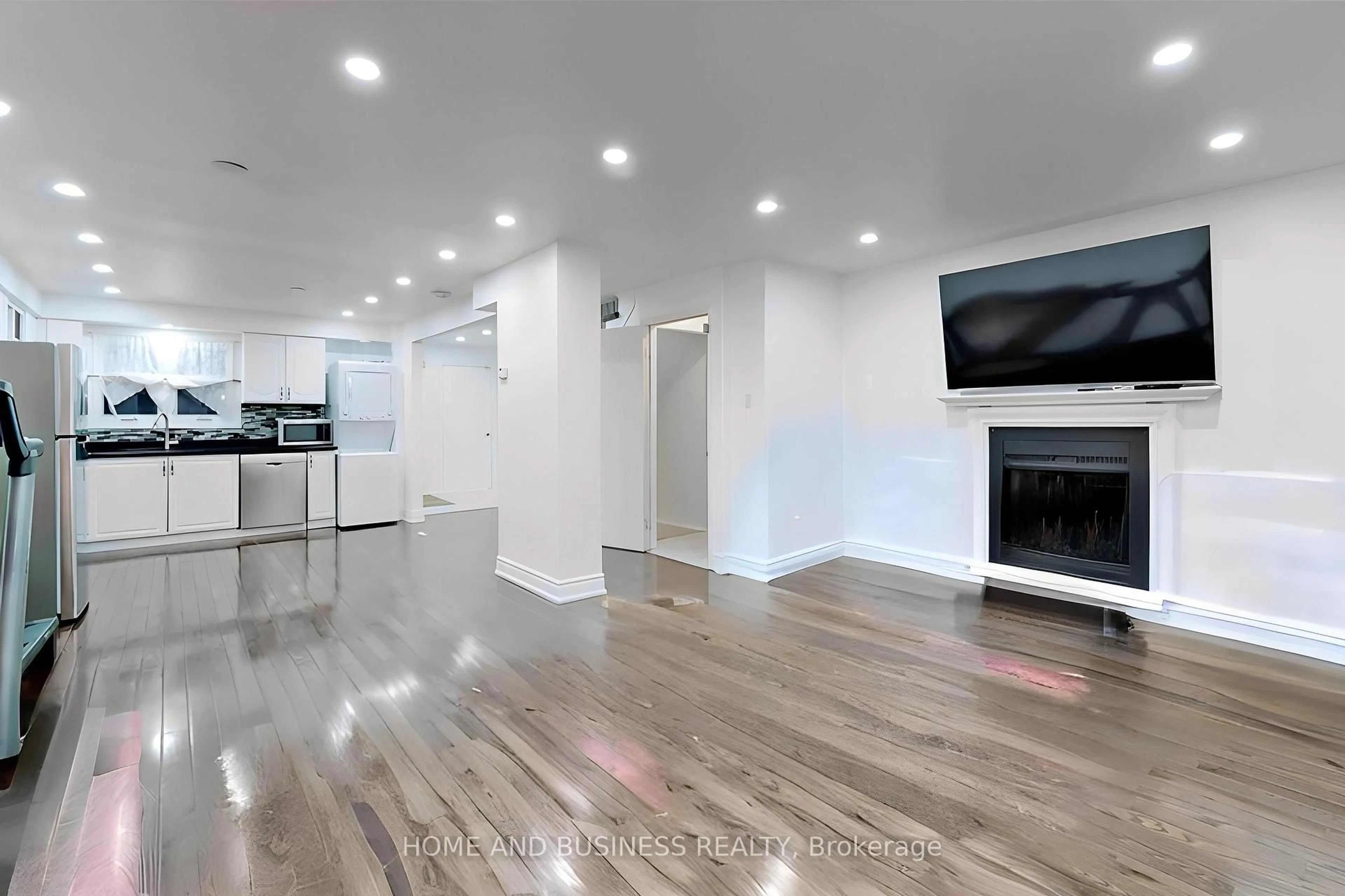 Unknown for 31 Greenleaf Cres, Brampton Ontario L6X 2V5