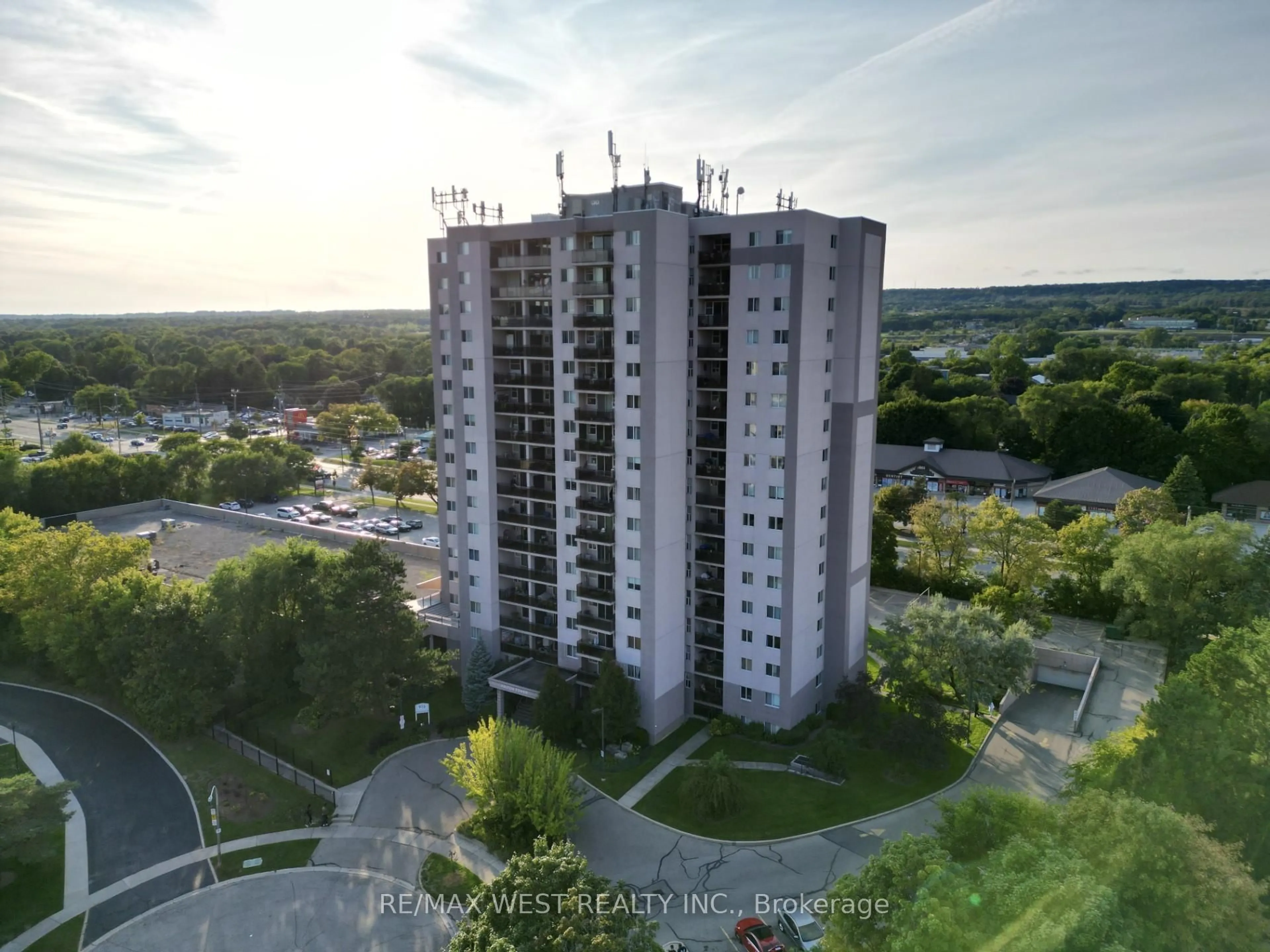A pic from outside/outdoor area/front of a property/back of a property/a pic from drone, city buildings view from balcony for 975 Warwick Crt #703, Burlington Ontario L7T 3Z7