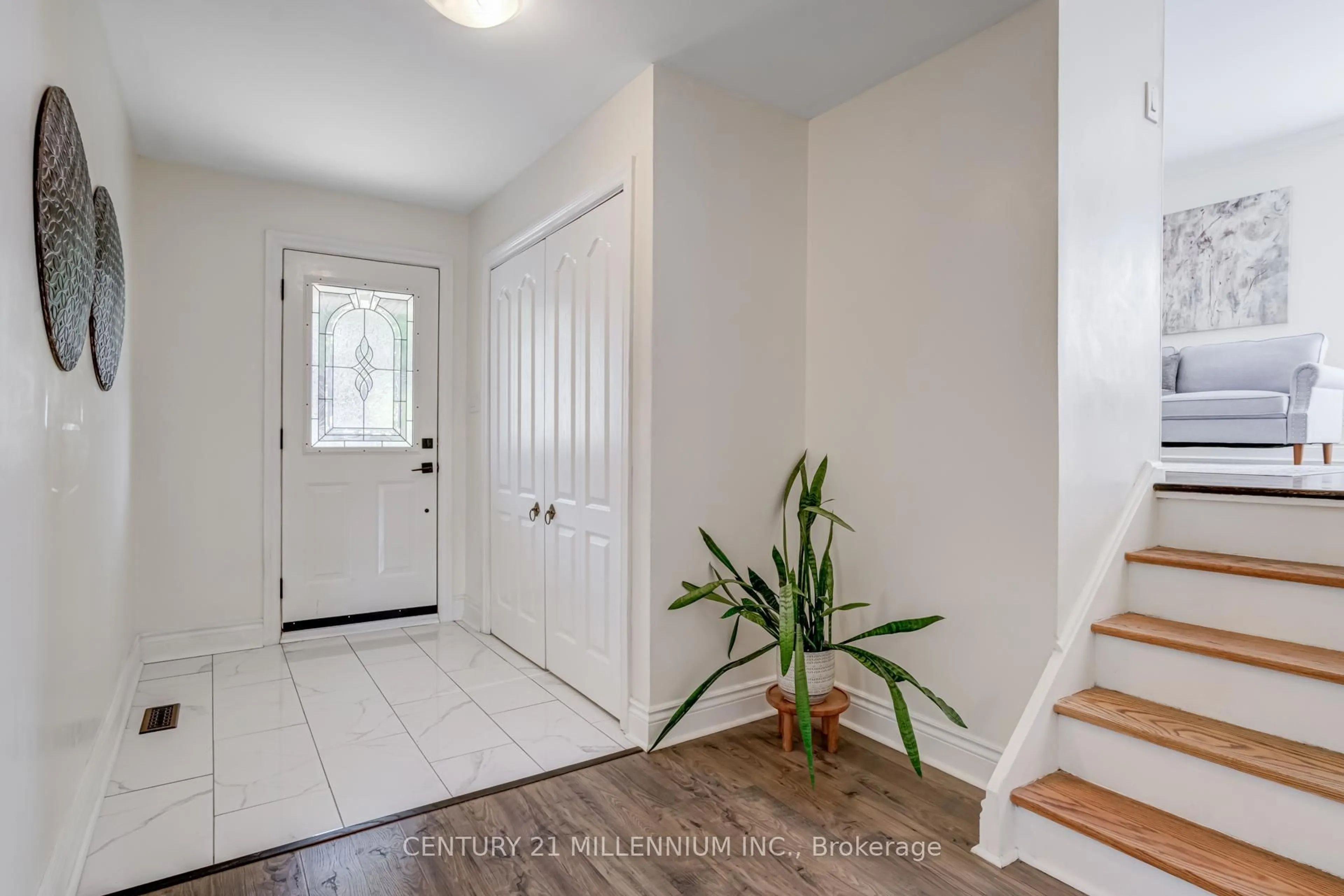 Indoor entryway for 43 Brenda Blvd, Orangeville Ontario L9W 3L3