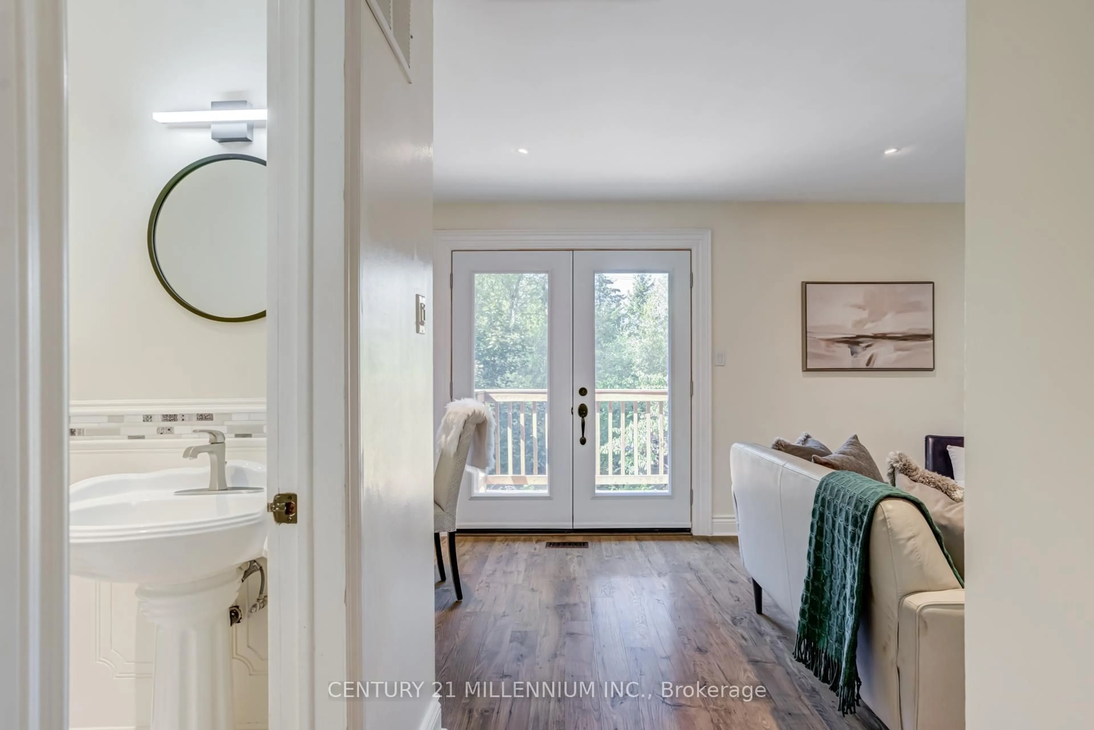 Indoor entryway for 43 Brenda Blvd, Orangeville Ontario L9W 3L3