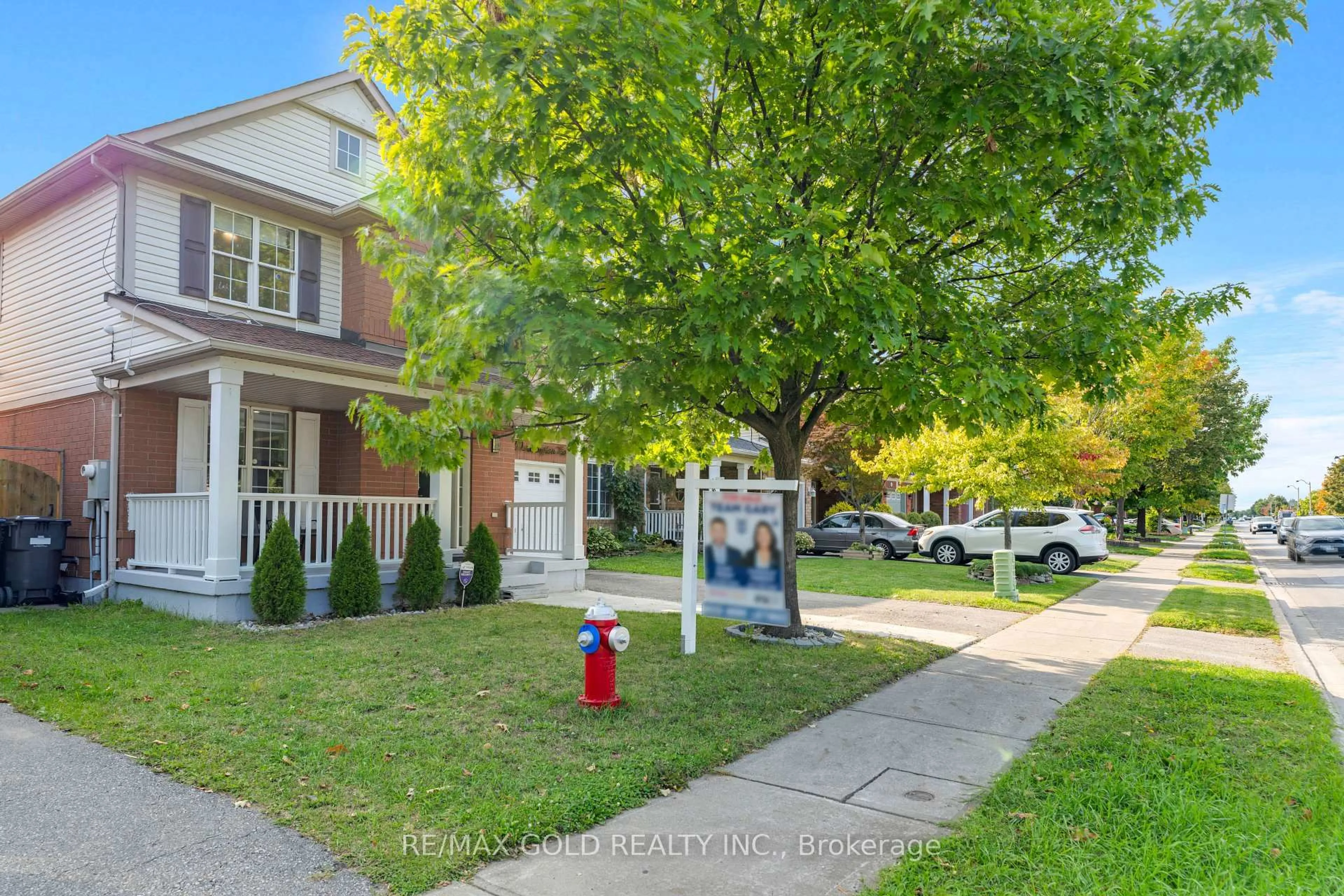 A pic from outside/outdoor area/front of a property/back of a property/a pic from drone, street for 30 Worthington Ave, Brampton Ontario L7A 1M9