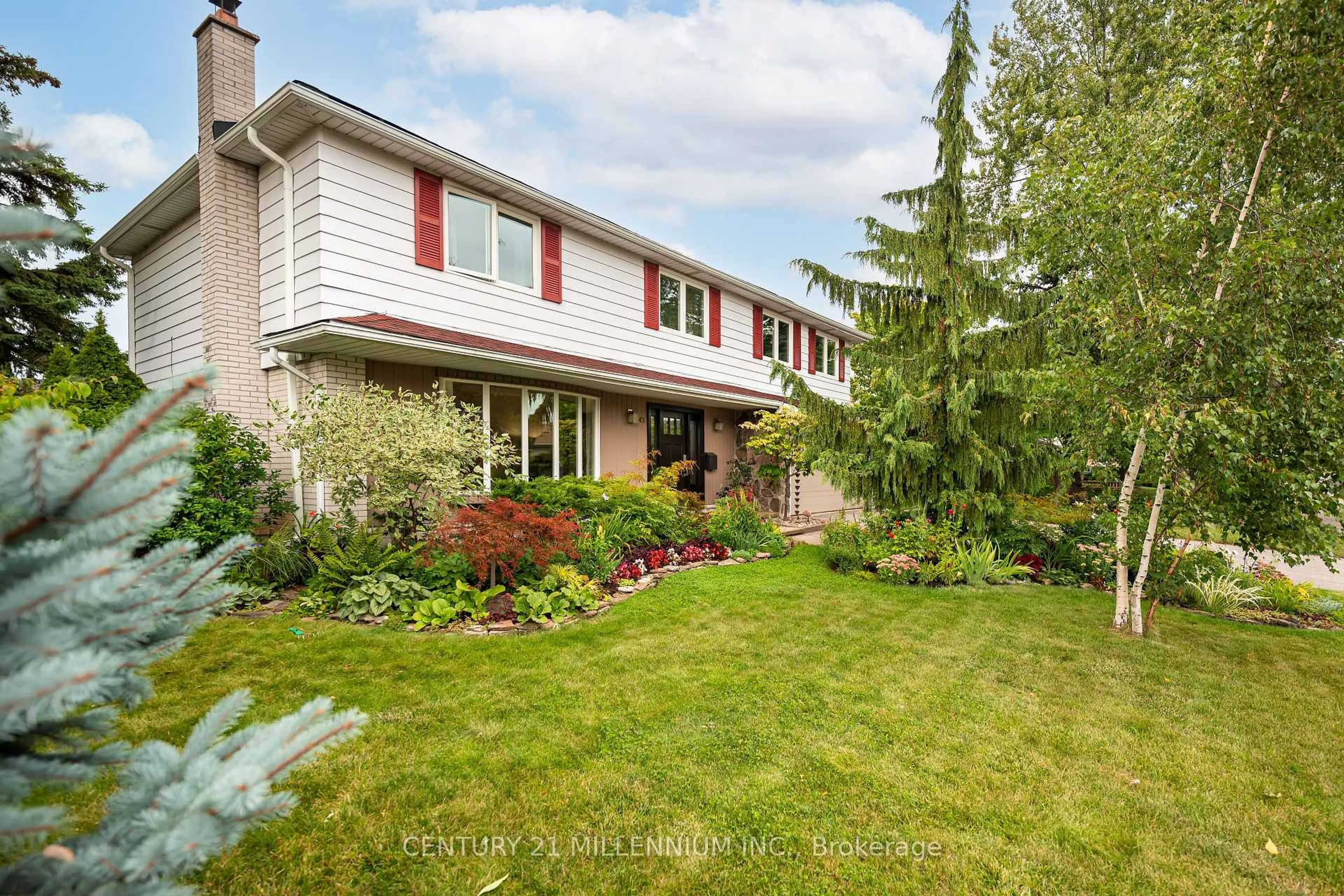 A pic from outside/outdoor area/front of a property/back of a property/a pic from drone, street for 43 Erindale Cres, Brampton Ontario L6W 1B6