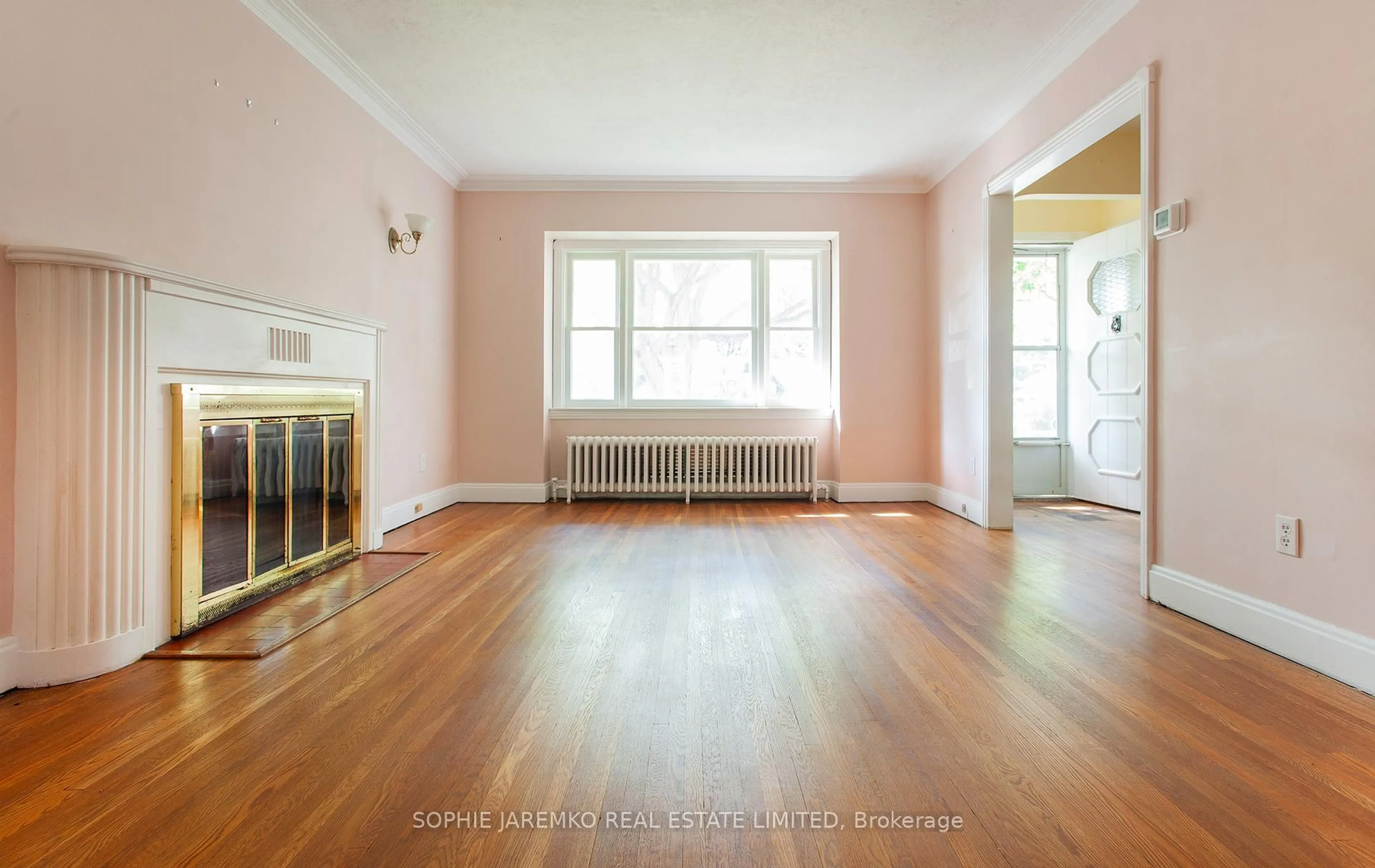 A pic of a room for 24 Sunnylea Ave, Toronto Ontario M8Y 2J7