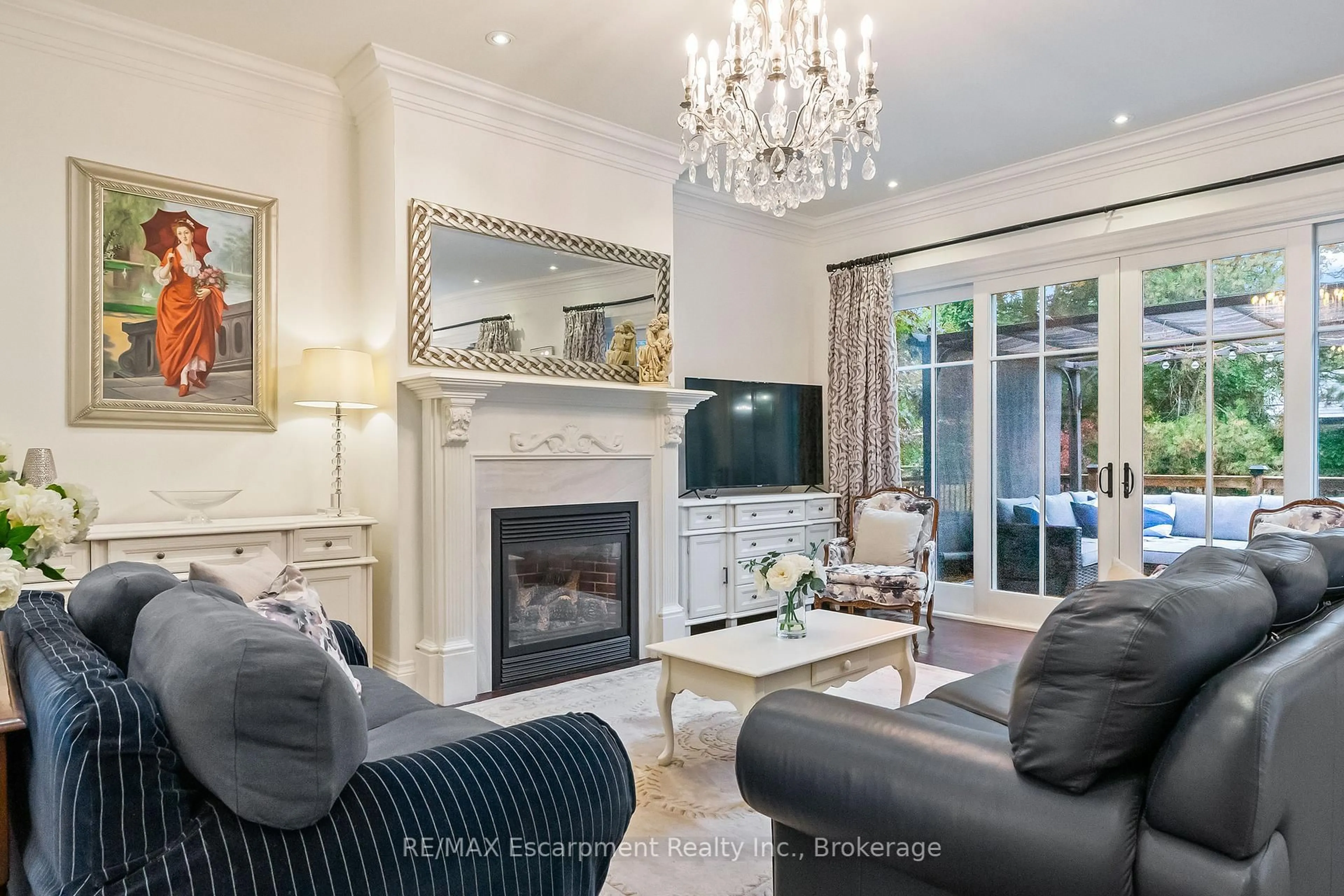 Living room with furniture, unknown for 2073 Deramore Dr, Oakville Ontario L6J 2P7