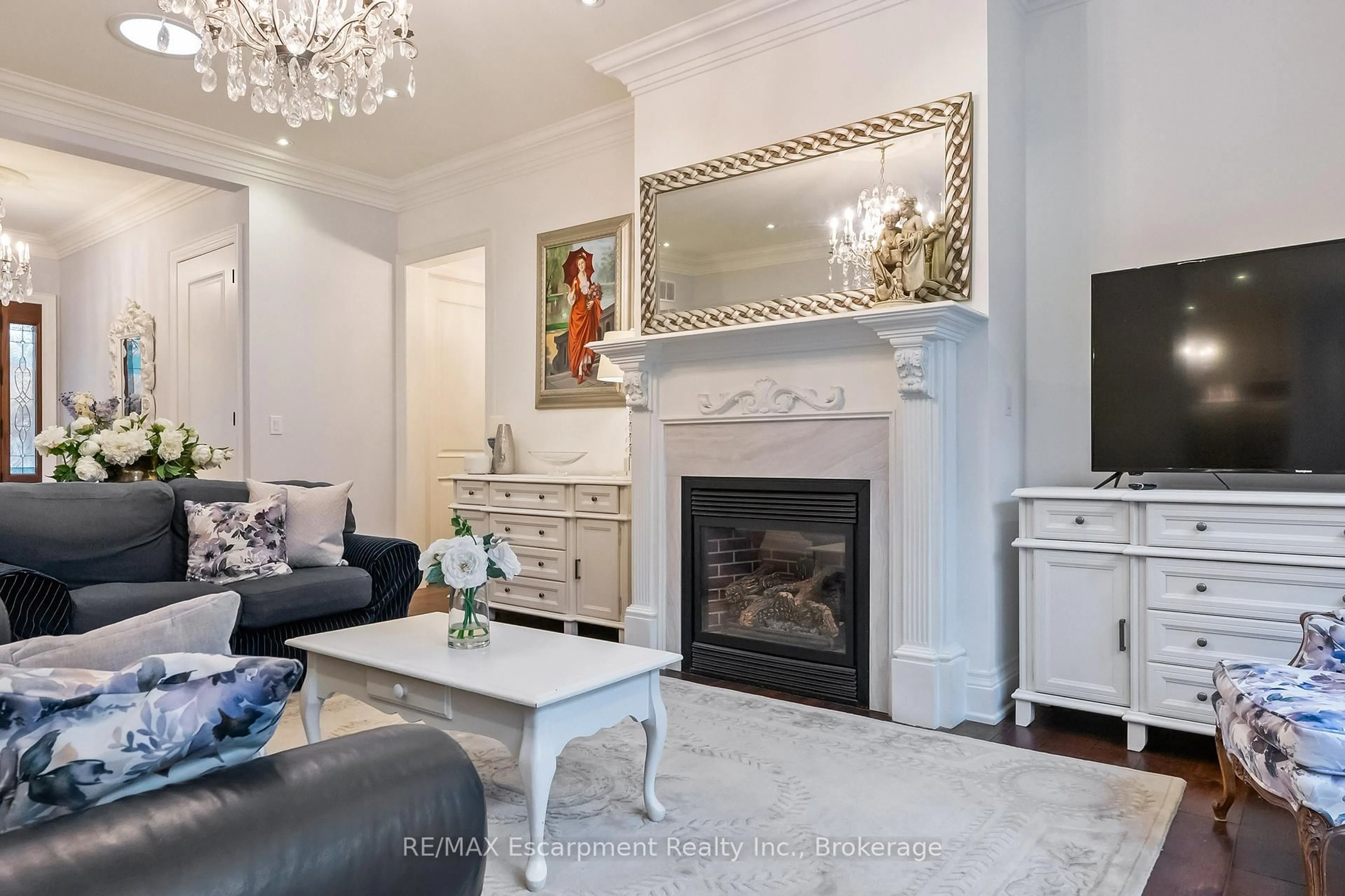 Living room with furniture, unknown for 2073 Deramore Dr, Oakville Ontario L6J 2P7