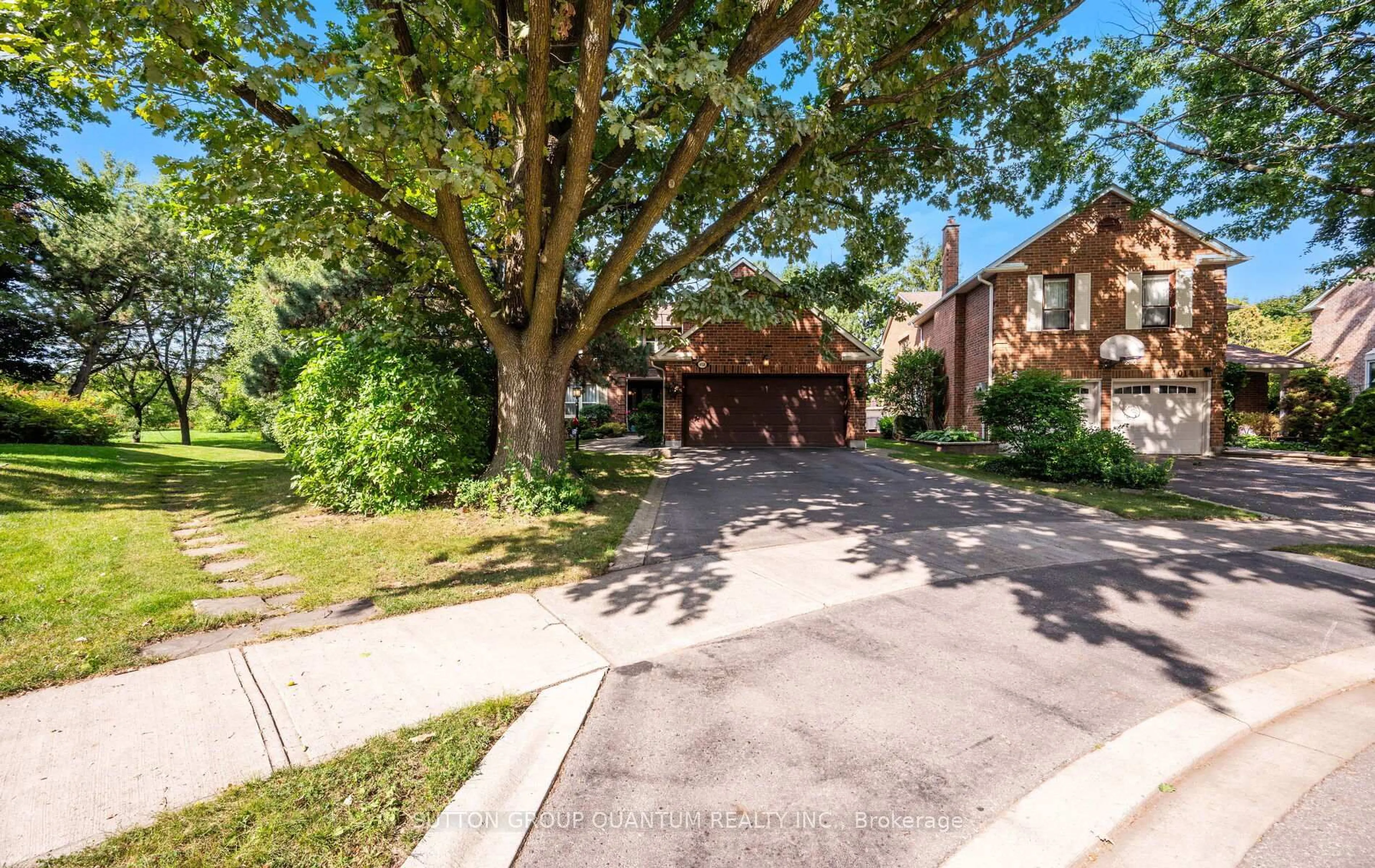 Home with brick exterior material, street for 4008 Powderhorn Crt, Mississauga Ontario L5L 3C4