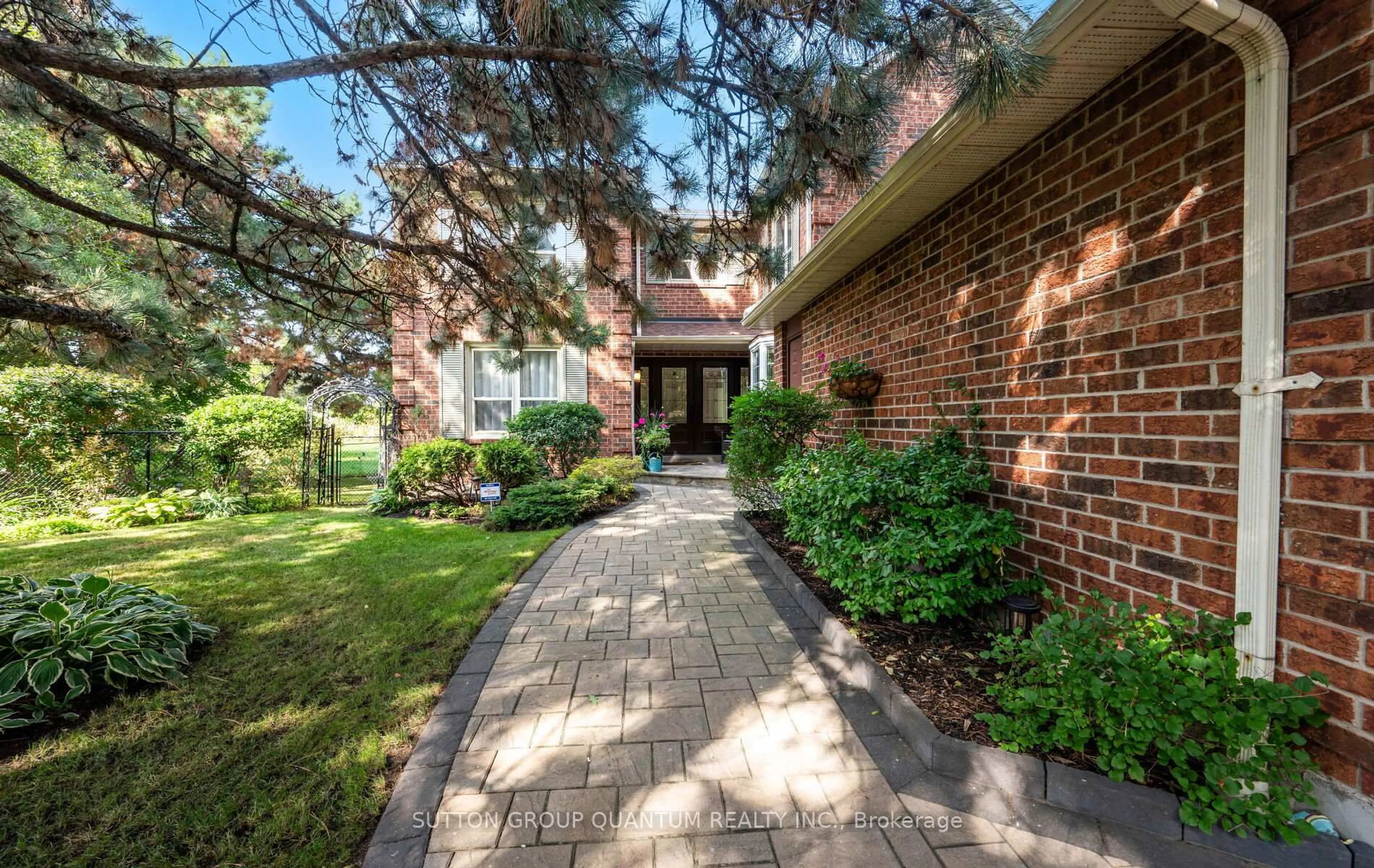 Home with brick exterior material, street for 4008 Powderhorn Crt, Mississauga Ontario L5L 3C4