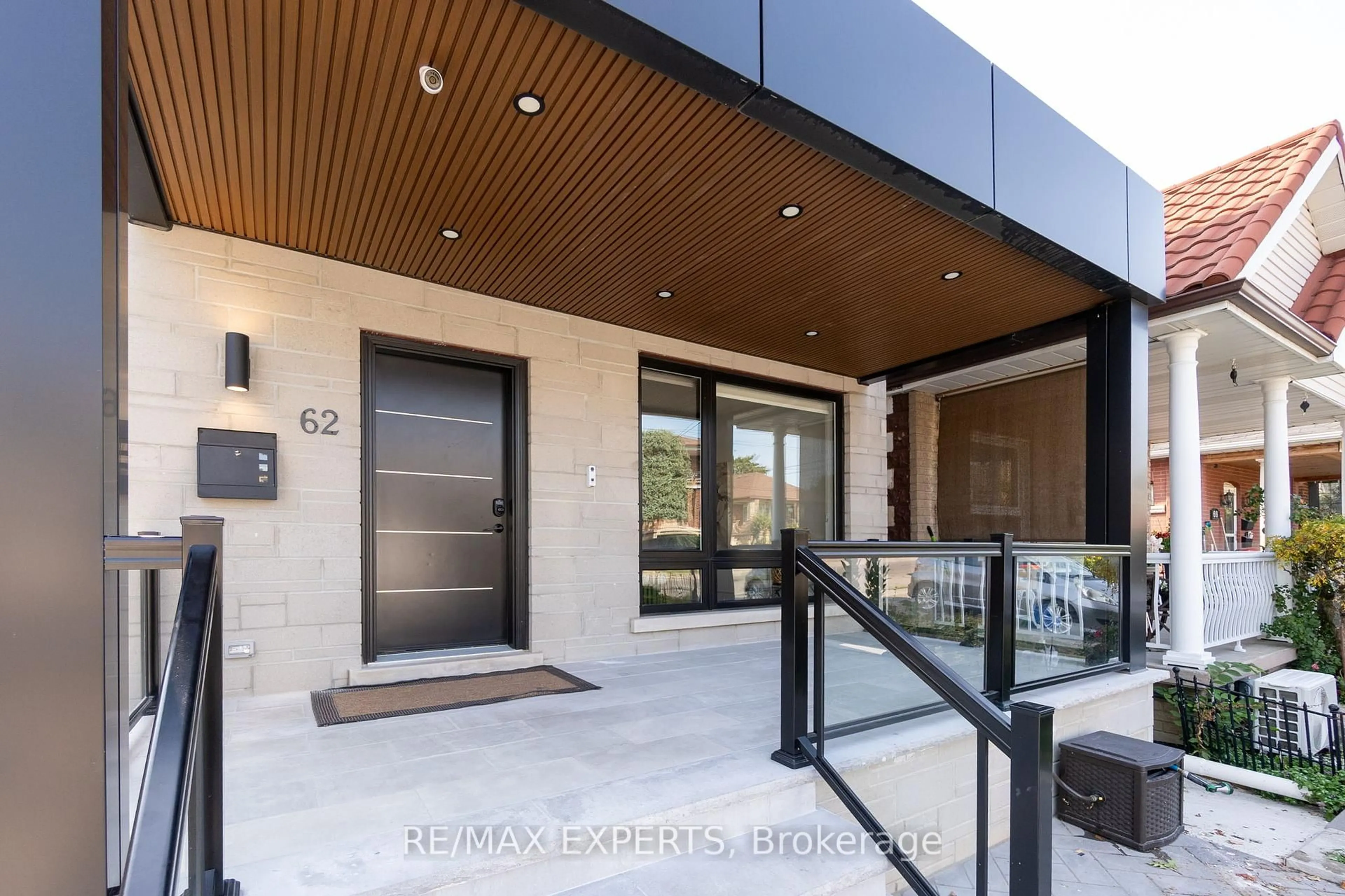 Indoor entryway for 62 Hartley Ave, Toronto Ontario M6E 4E8