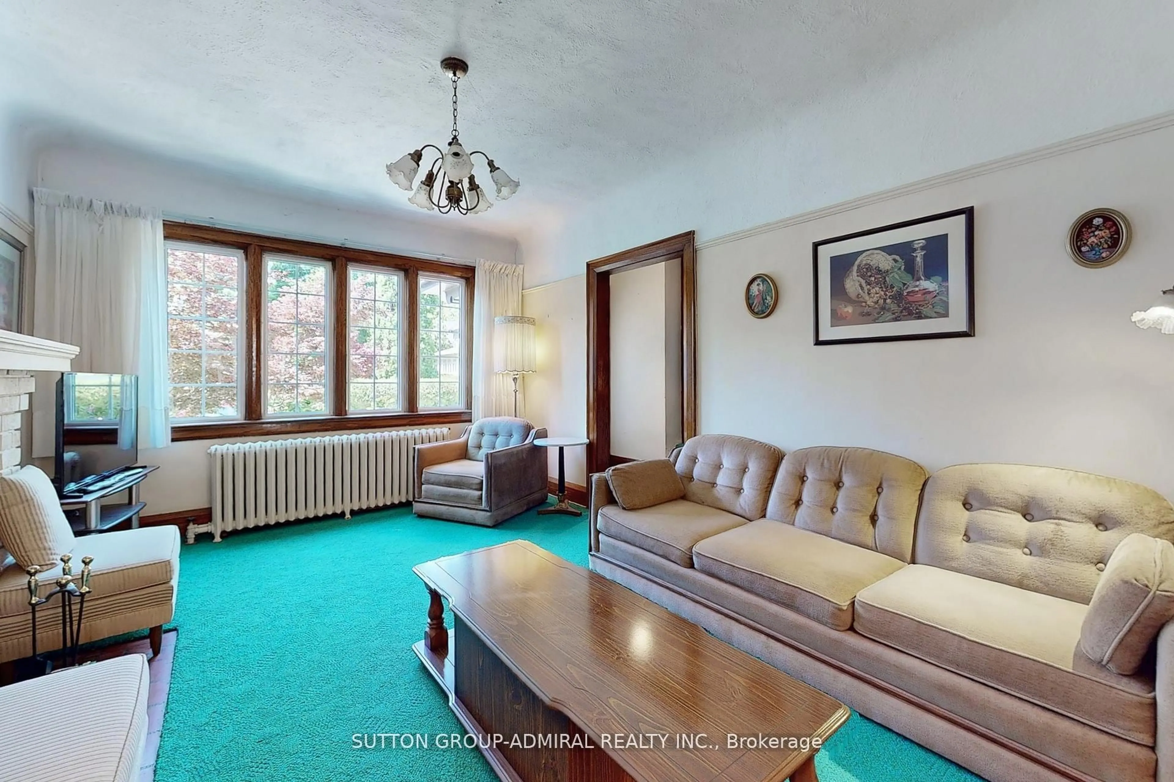 Living room with furniture, unknown for 1 Valleyview Gdns, Toronto Ontario M6S 2B5