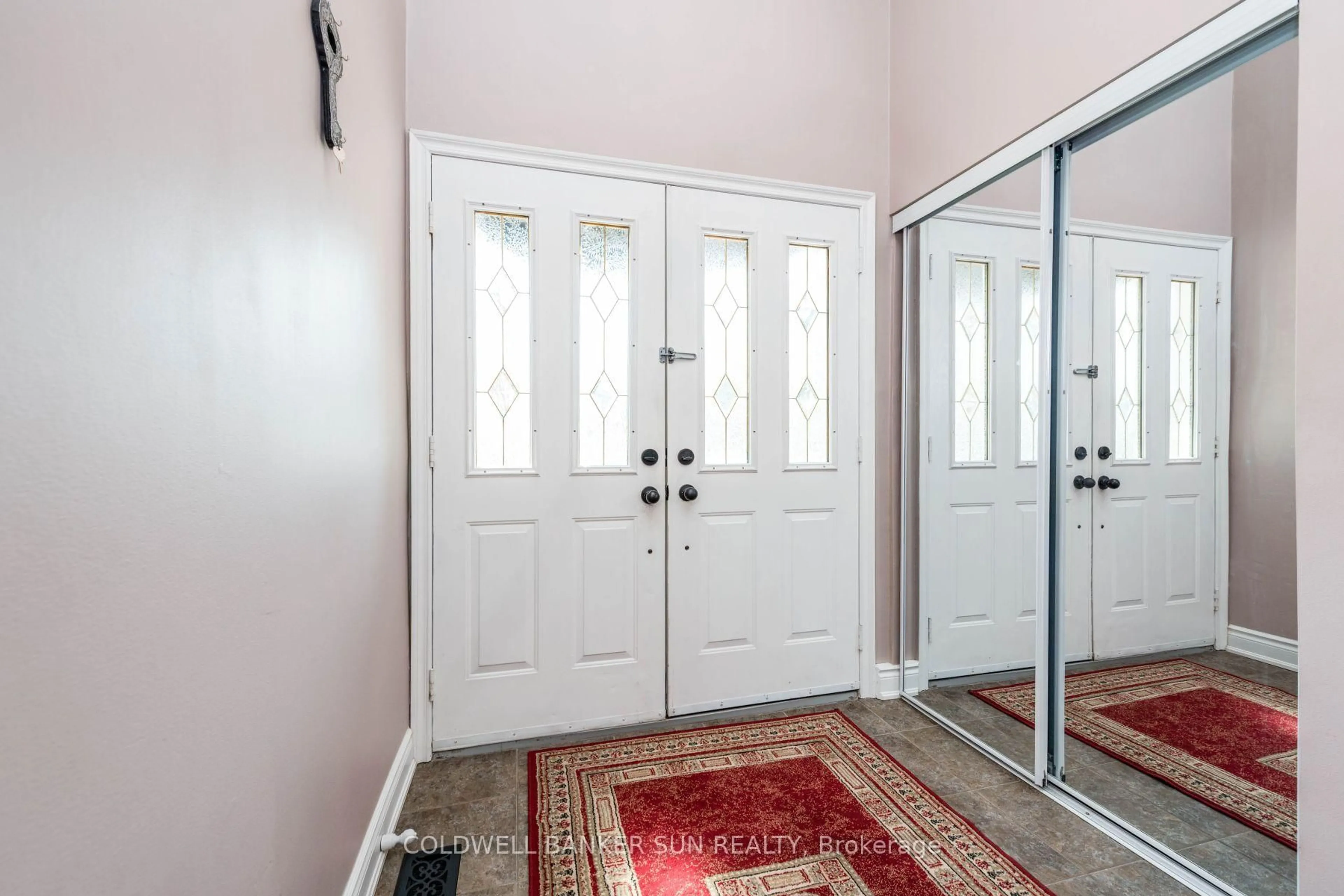 Indoor entryway for 2483 Yarmouth Cres, Oakville Ontario L6L 2M9