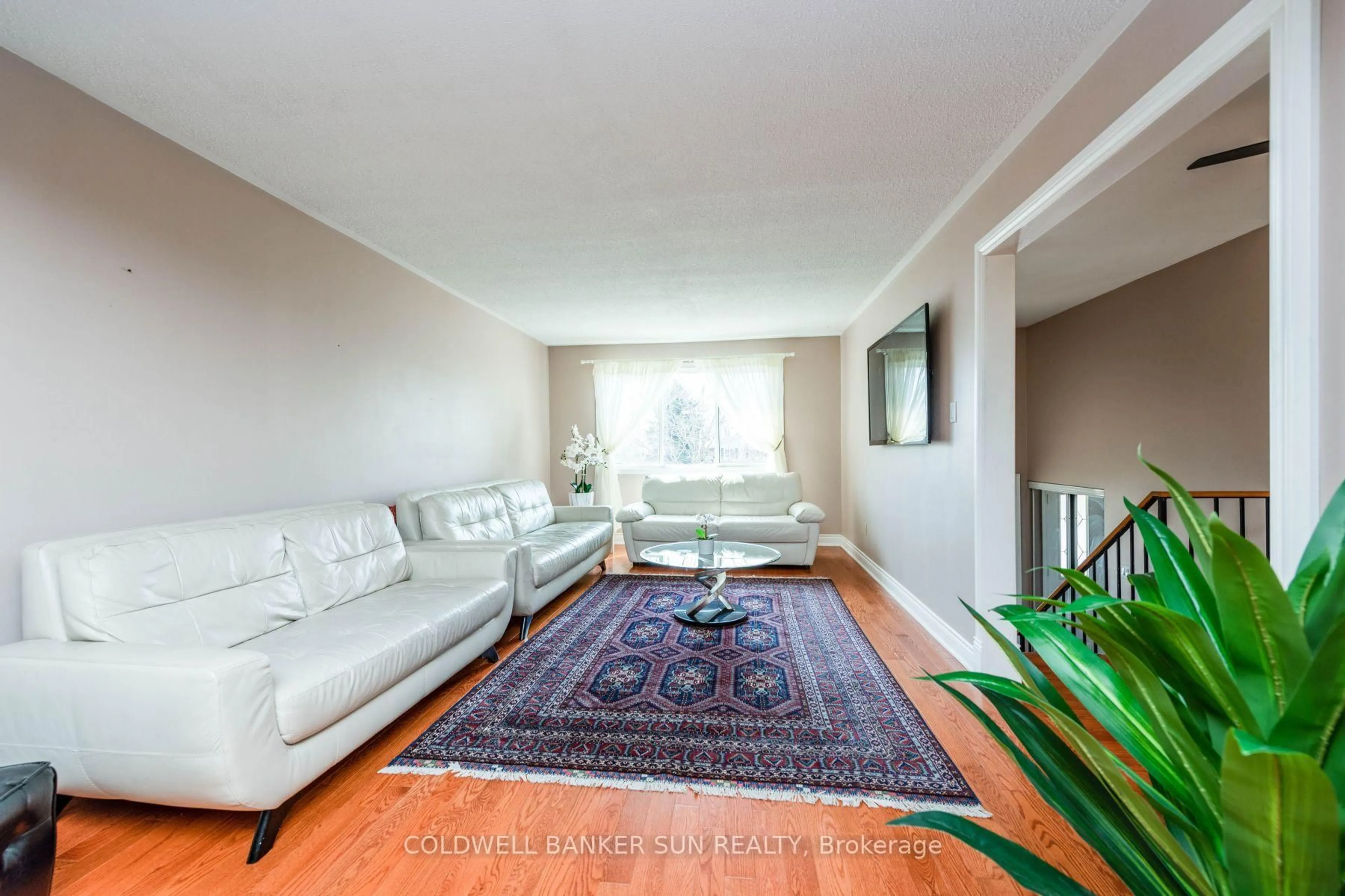Living room with furniture, unknown for 2483 Yarmouth Cres, Oakville Ontario L6L 2M9