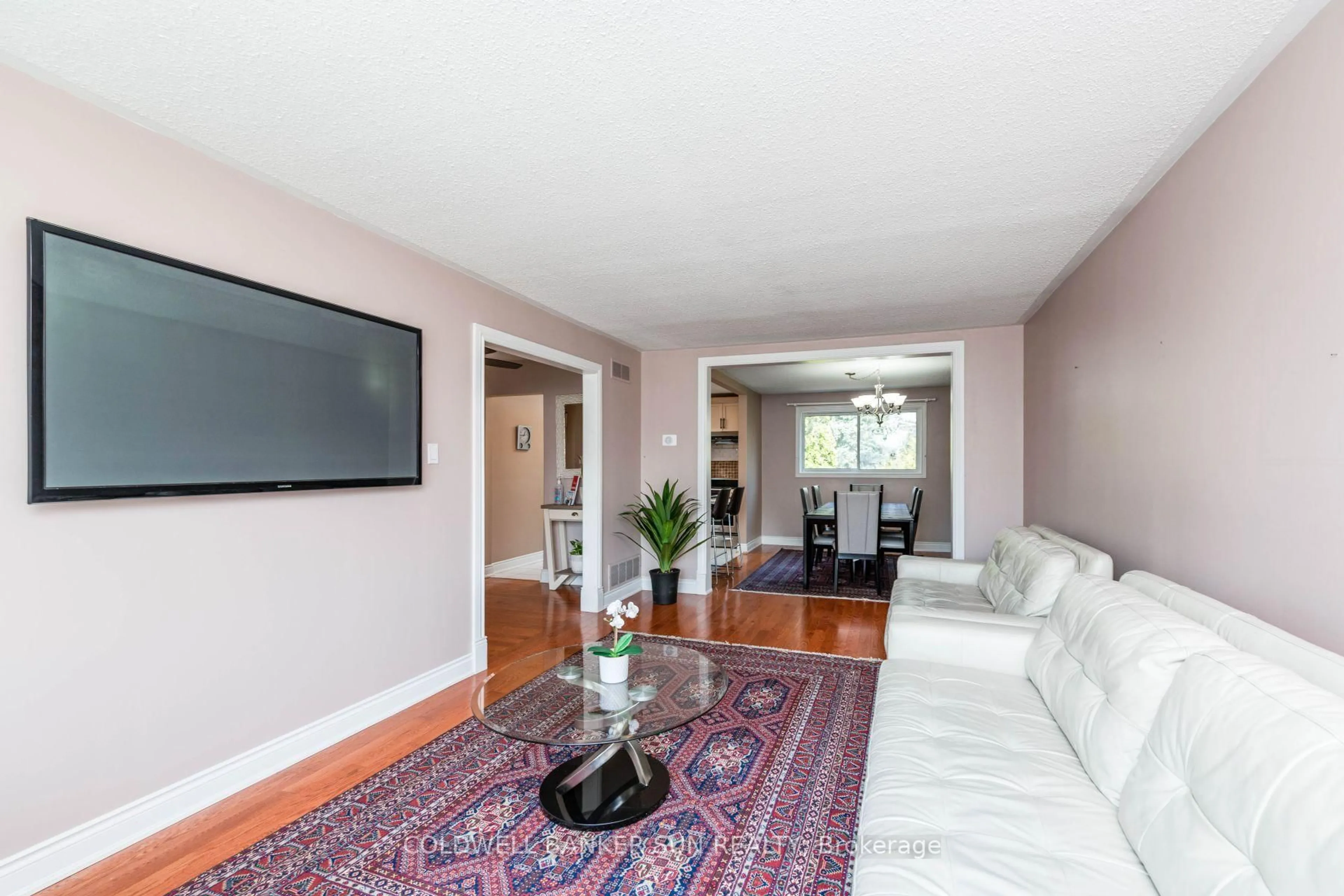 Living room with furniture, unknown for 2483 Yarmouth Cres, Oakville Ontario L6L 2M9