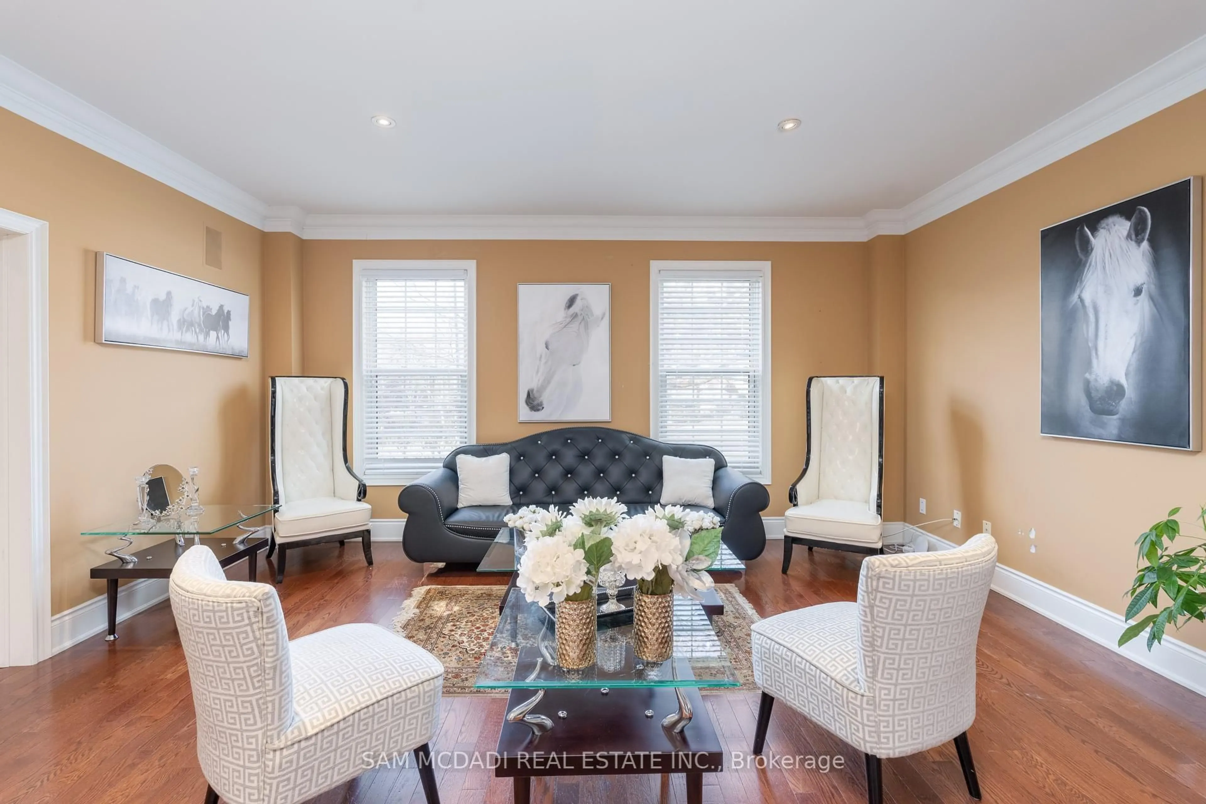 Living room with furniture, wood/laminate floor for 3248 Barchester Crt, Mississauga Ontario L5L 5Z1