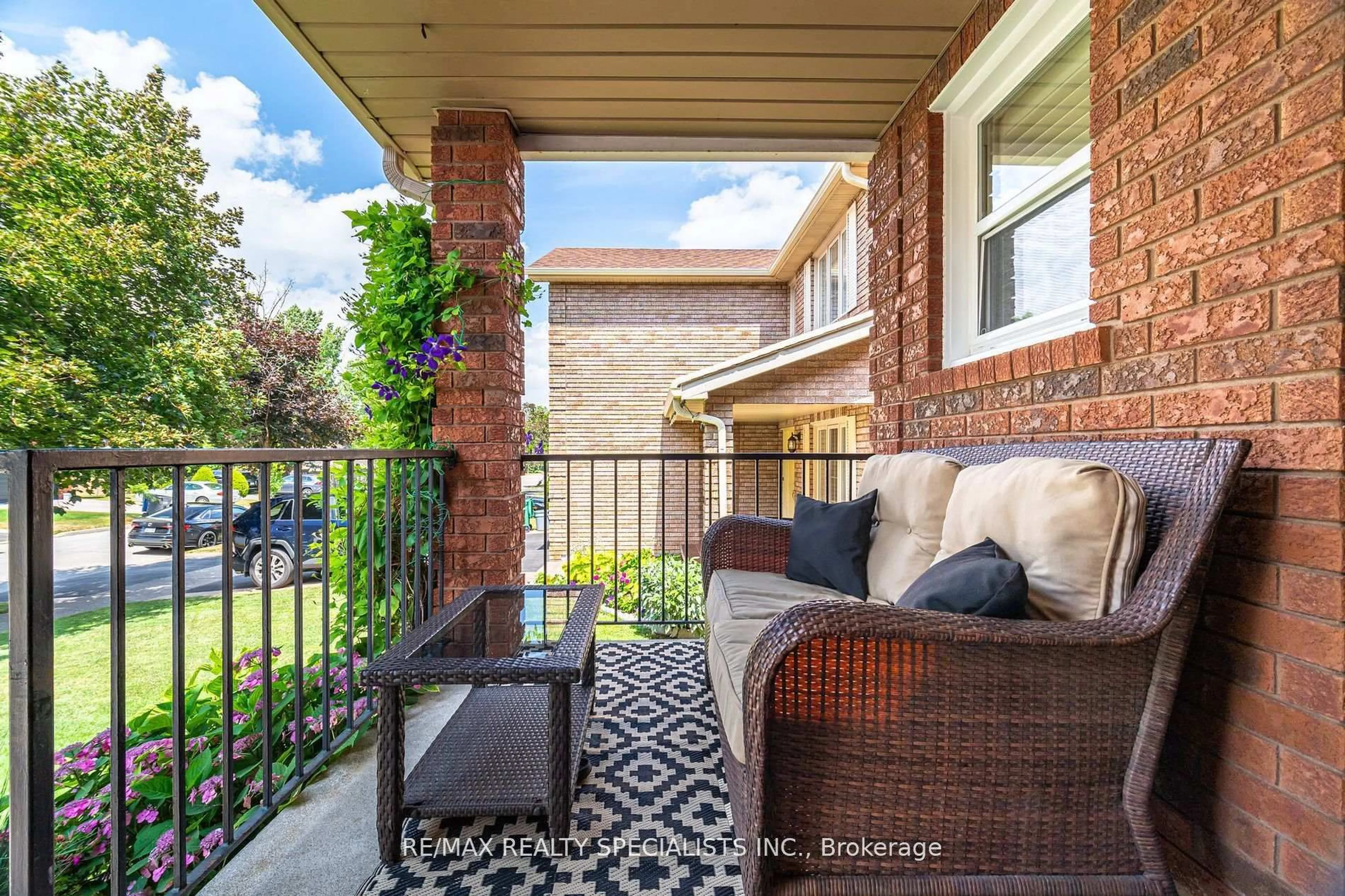 Patio, street for 5612 Shillington Dr, Mississauga Ontario L5R 3N4