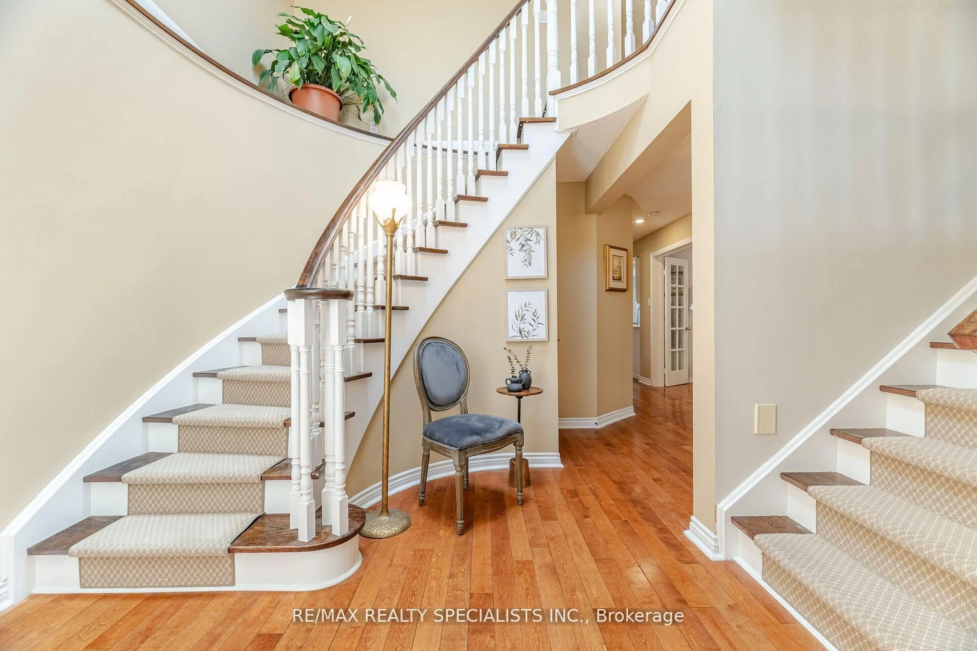 Indoor entryway for 5612 Shillington Dr, Mississauga Ontario L5R 3N4