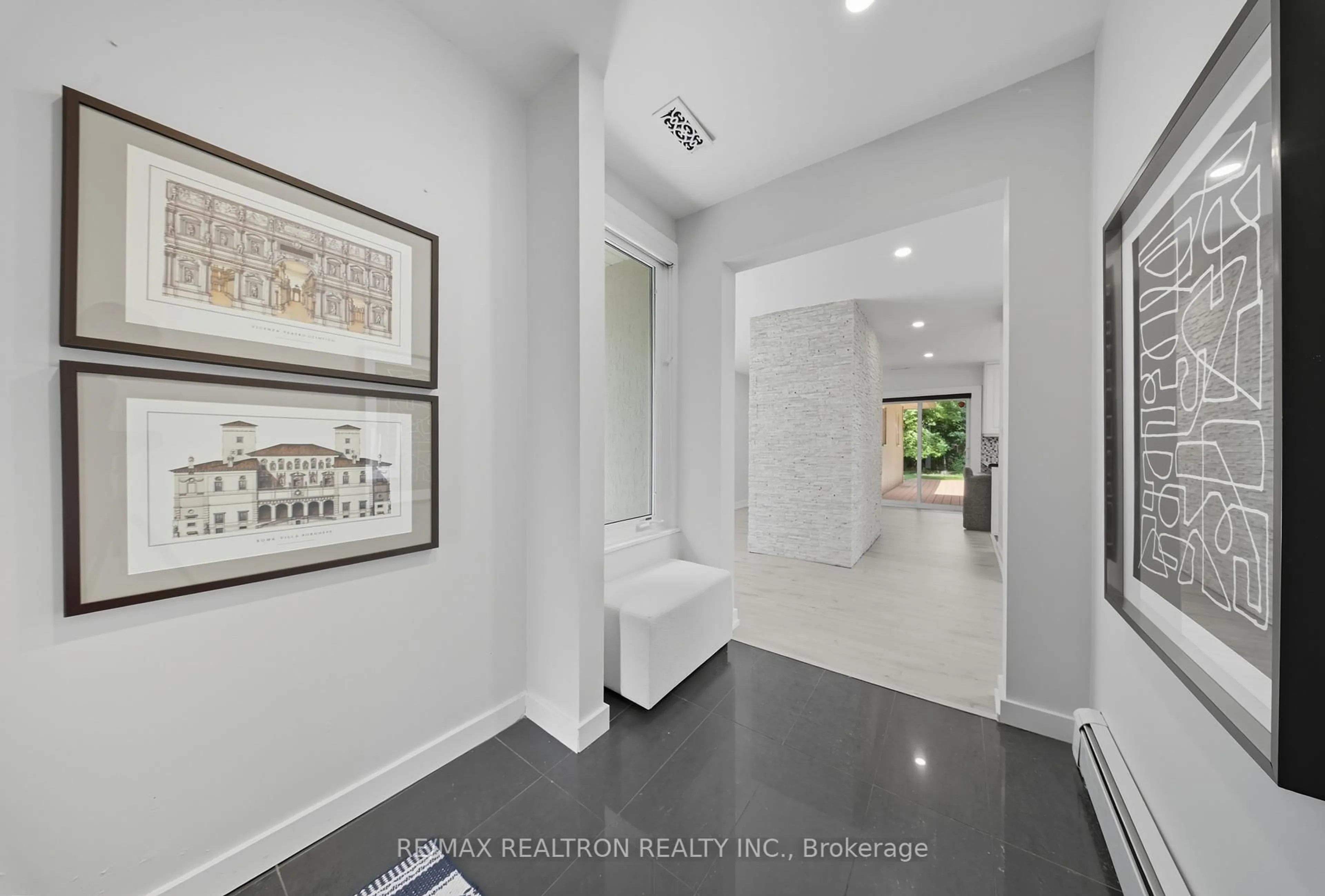 Indoor entryway for 98 Rathburn Rd, Toronto Ontario M9A 1R7