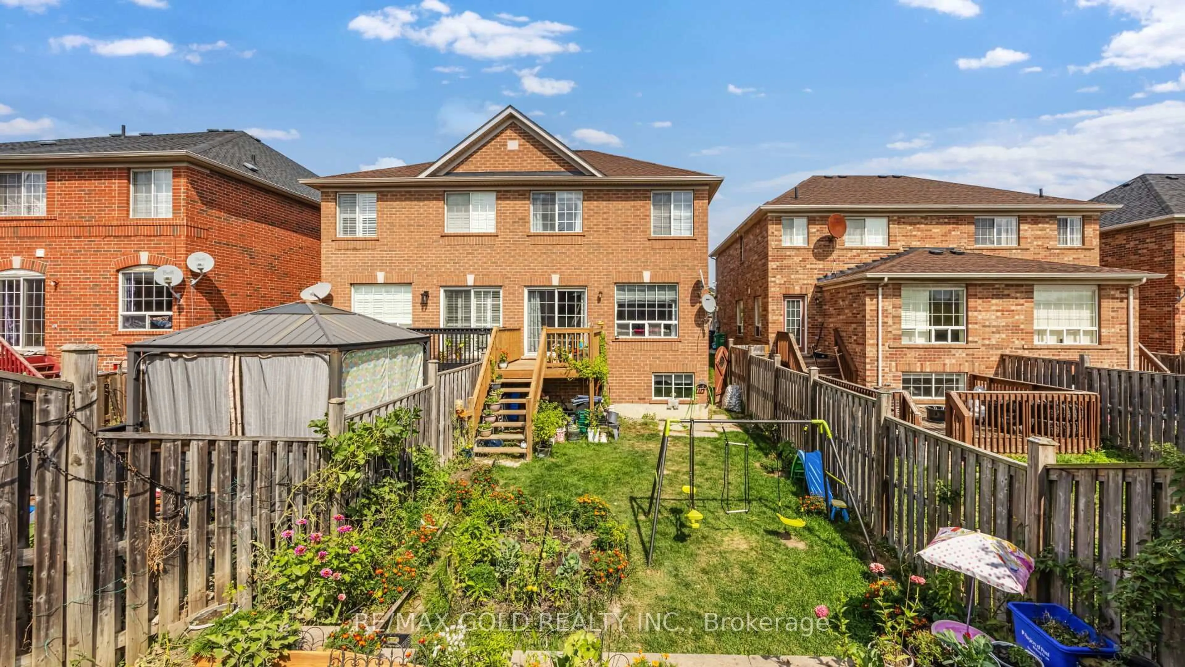 A pic from outside/outdoor area/front of a property/back of a property/a pic from drone, street for 42 Murphy Rd, Brampton Ontario L6S 0B1