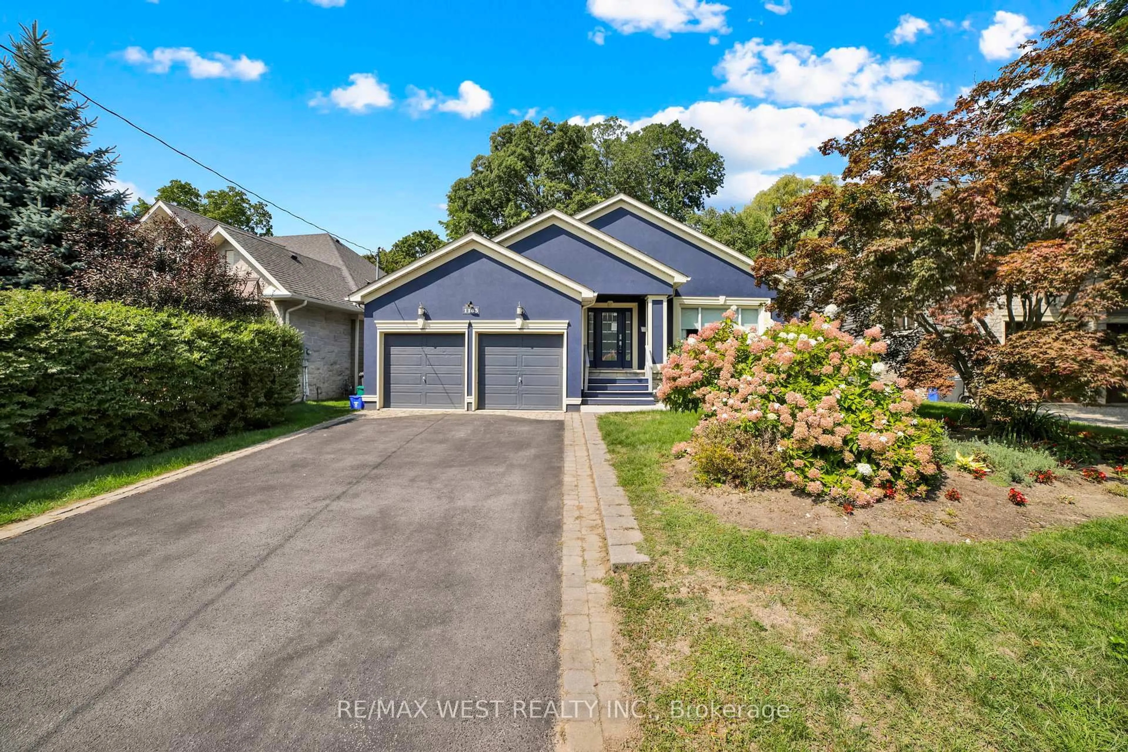 Home with vinyl exterior material, street for 1143 Shaw St, Oakville Ontario L6L 2S1