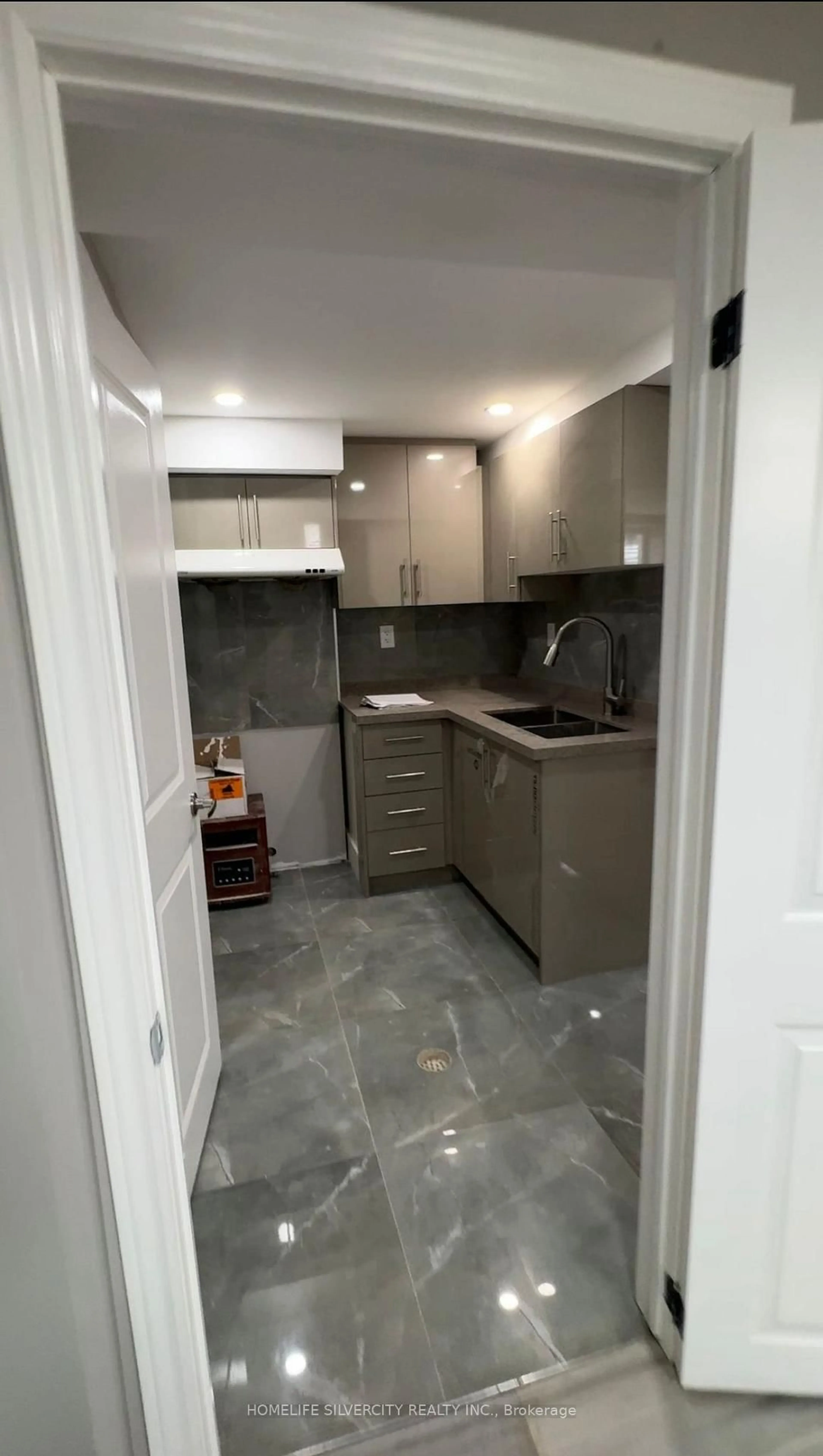 Standard kitchen, unknown for 8 Golden Gate Dr, Brampton Ontario L6S 2K5