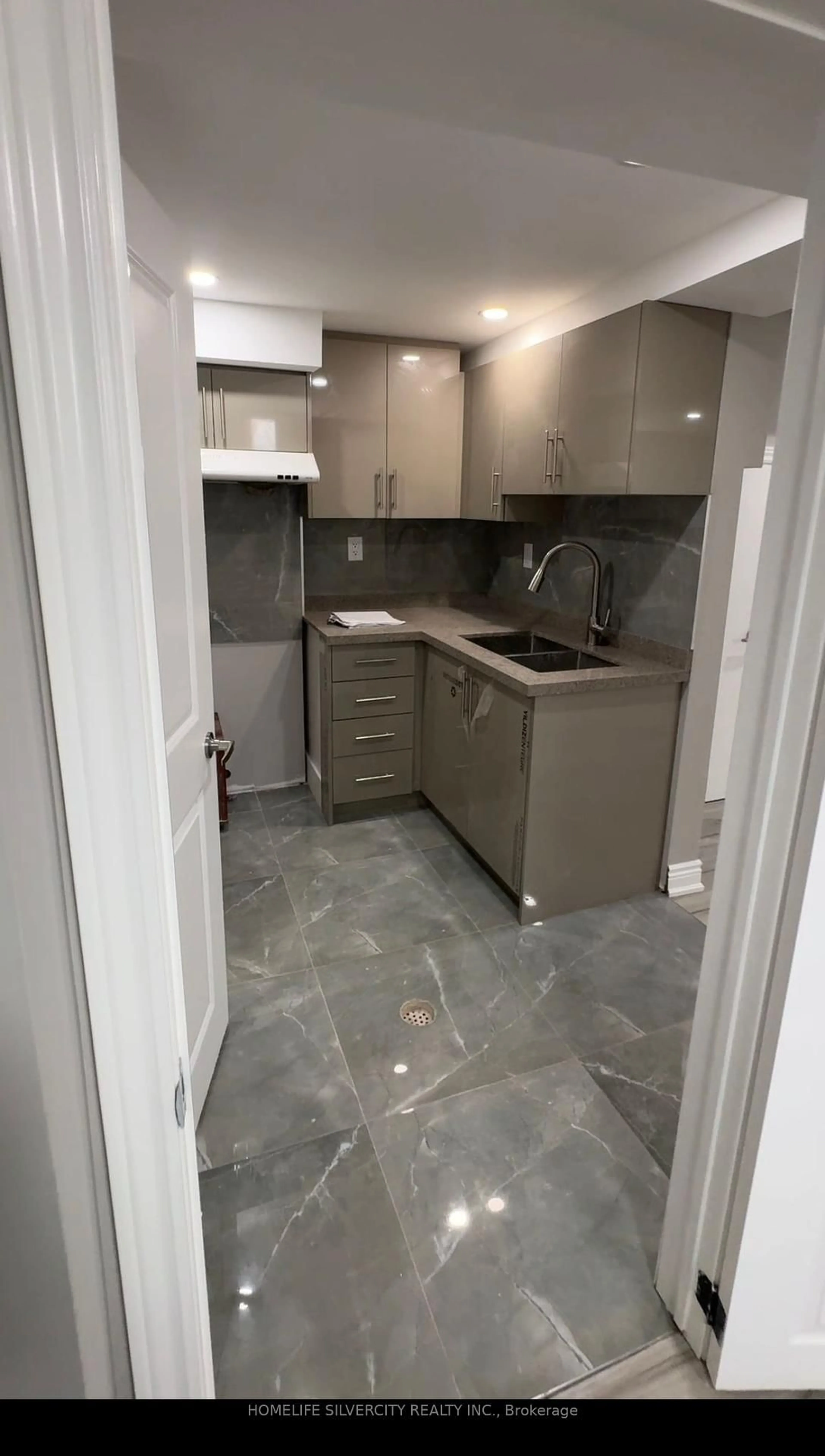 Standard kitchen, unknown for 8 Golden Gate Dr, Brampton Ontario L6S 2K5