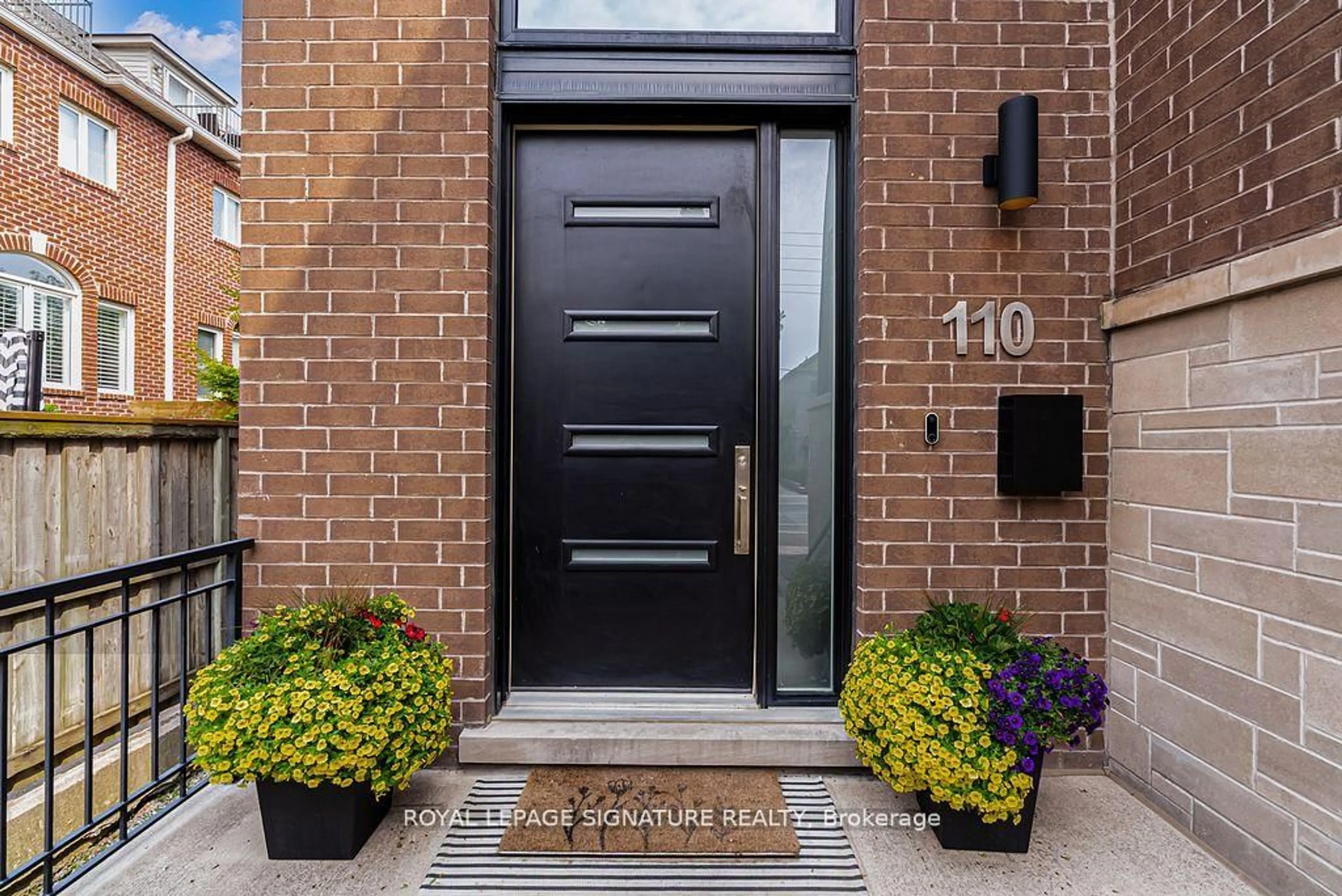 Indoor entryway for 110 Evans Ave, Toronto Ontario M8Z 1H9