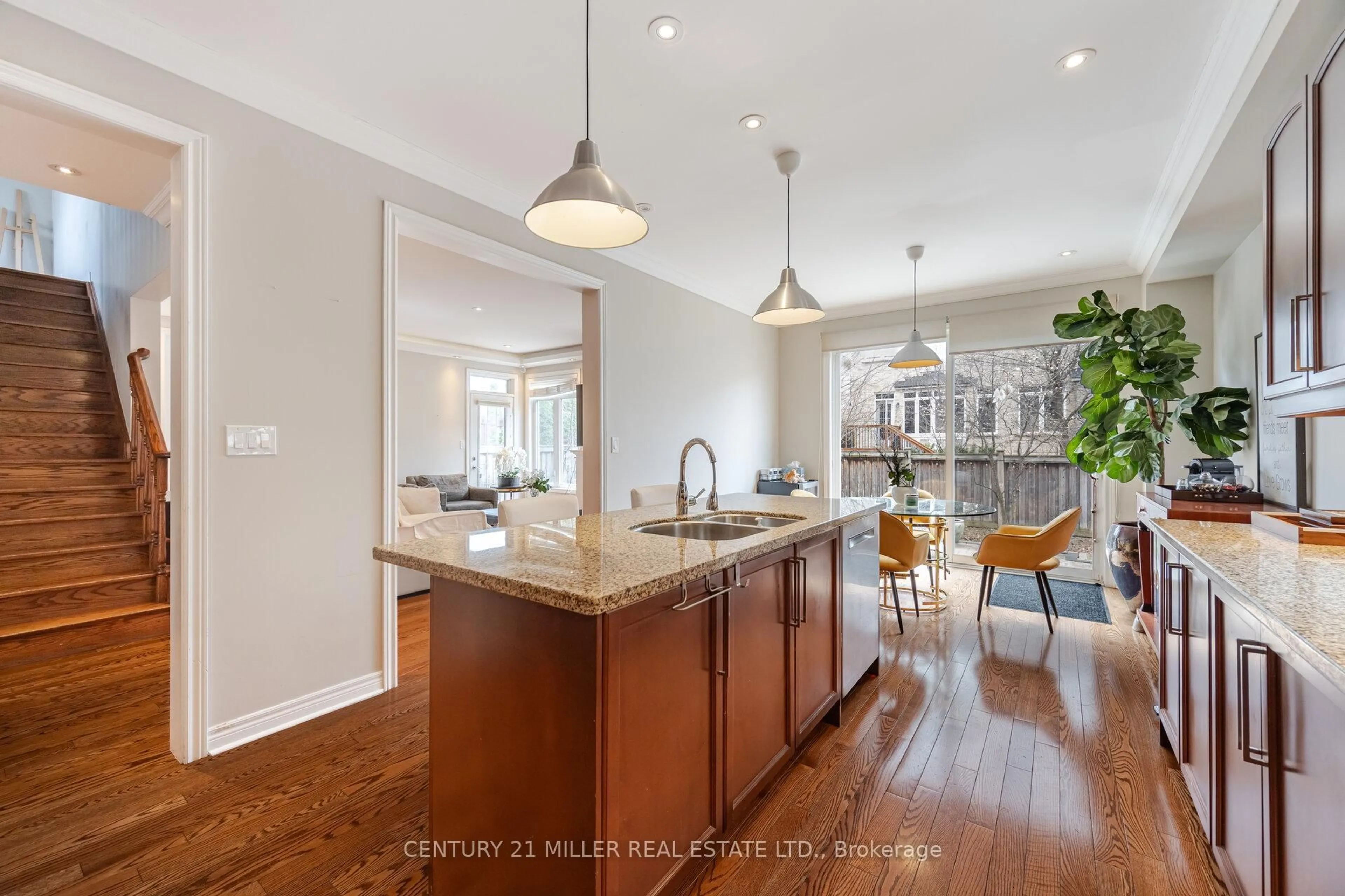 Open concept kitchen, unknown for 2098 Wildfel Way, Oakville Ontario L6M 0E2