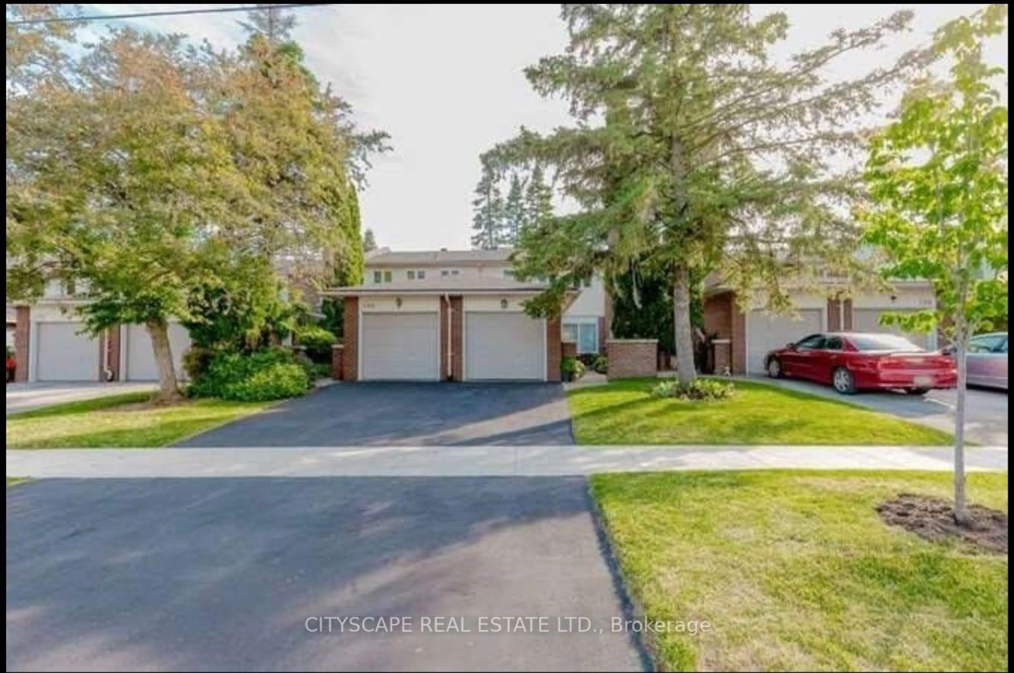 A pic from outside/outdoor area/front of a property/back of a property/a pic from drone, street for 152 Kenwood Ave, Burlington Ontario L7L 4L7