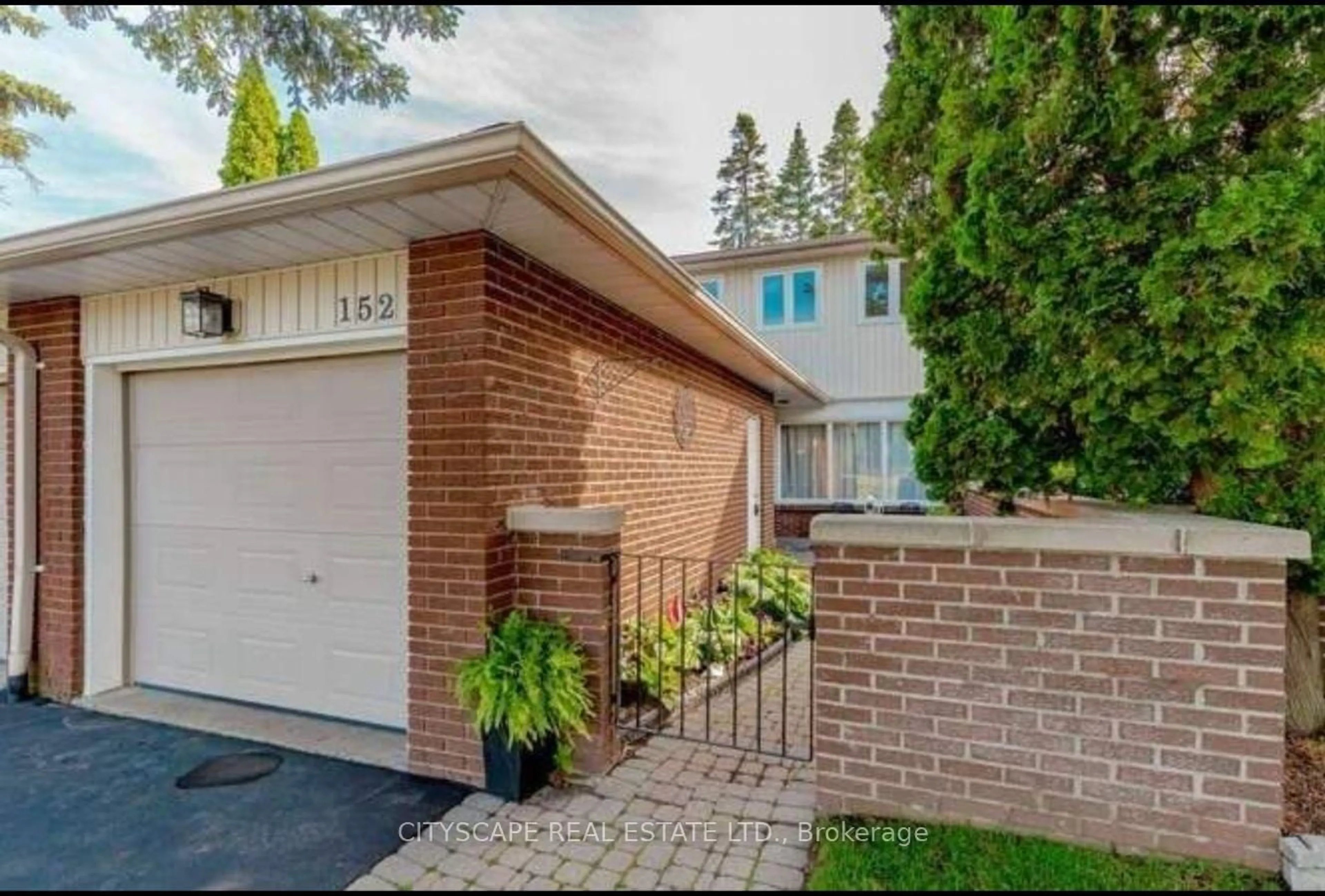 Home with brick exterior material, street for 152 Kenwood Ave, Burlington Ontario L7L 4L7