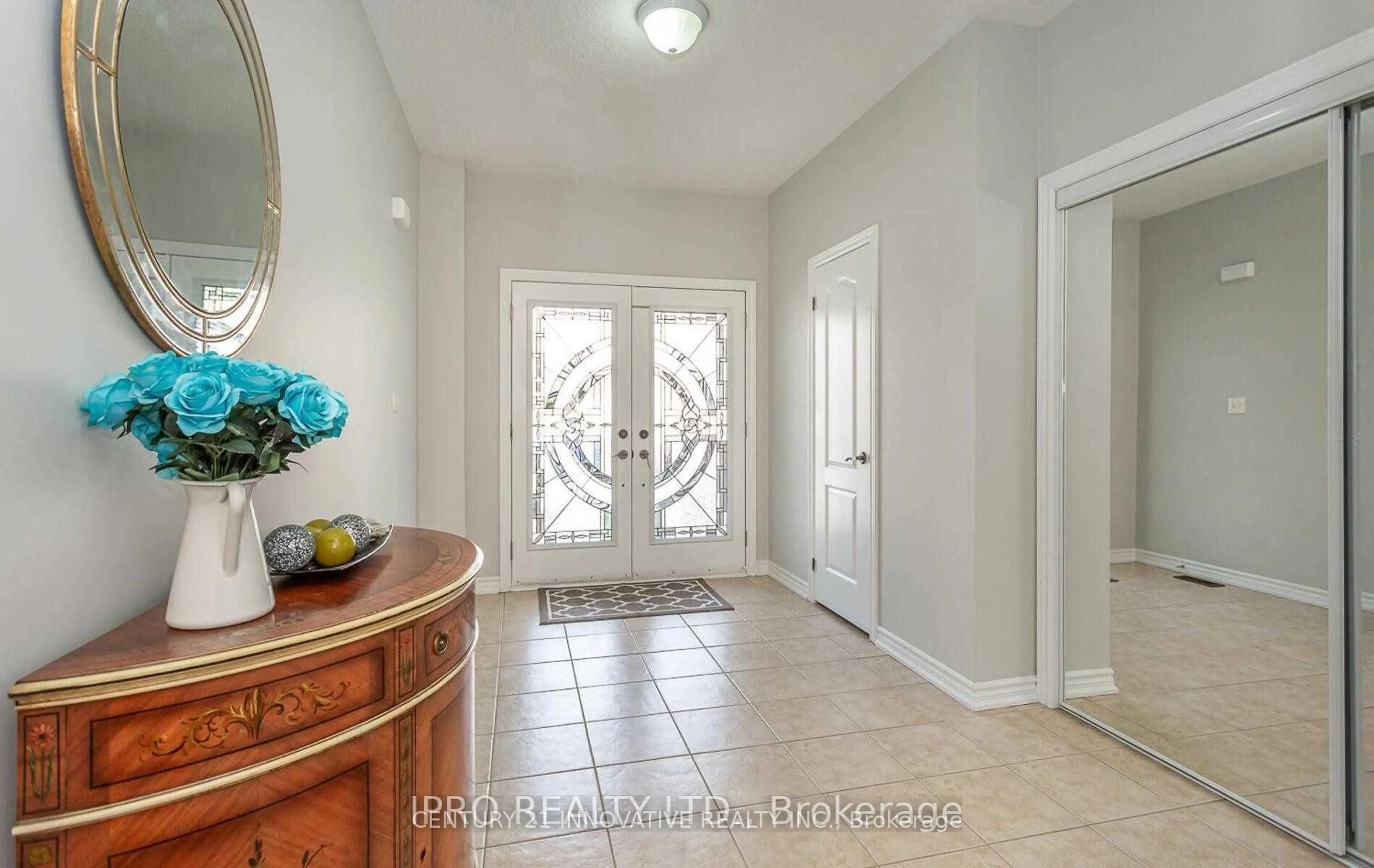 Indoor entryway for 126 Footbridge Cres, Brampton Ontario L6R 0T9