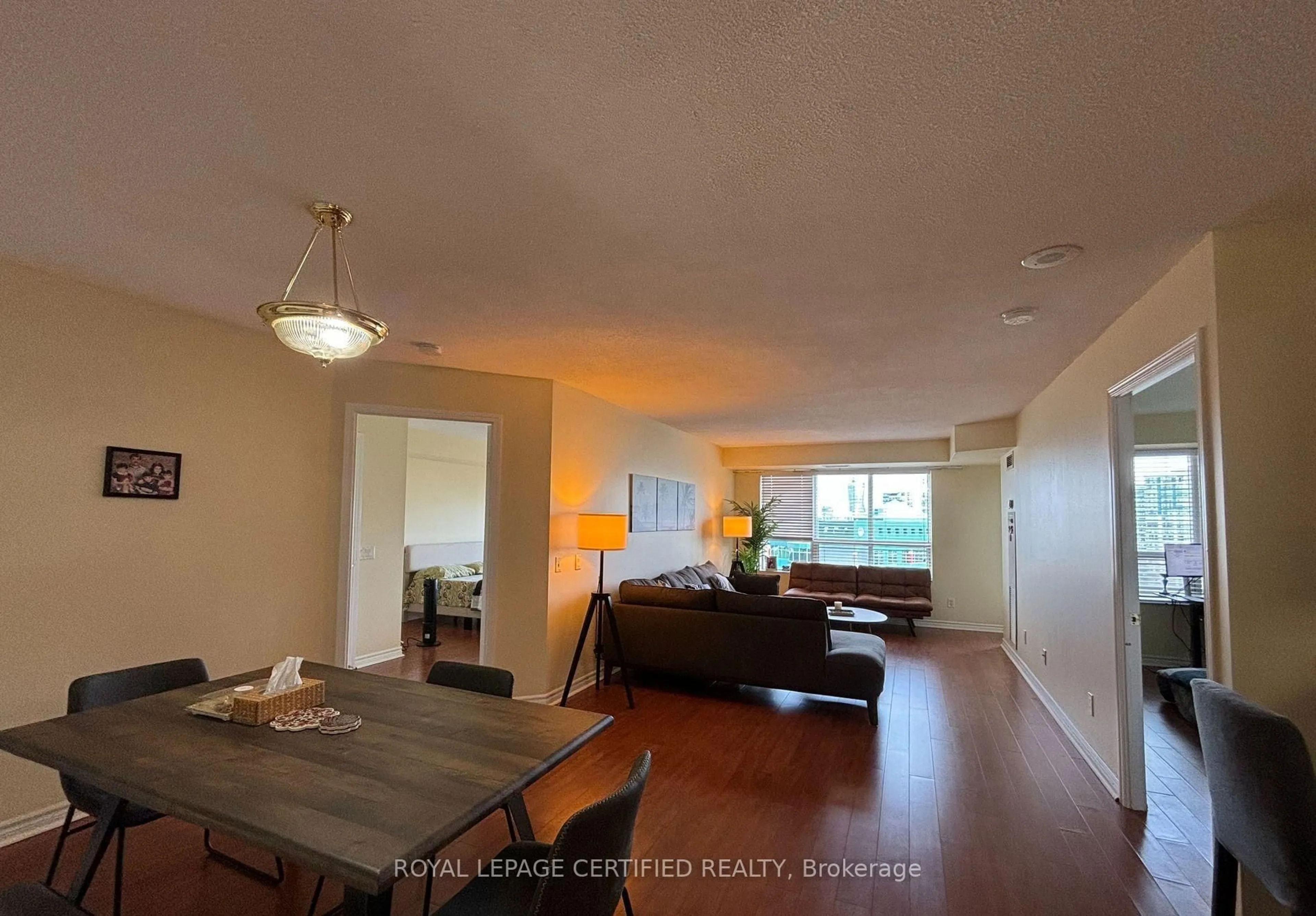 A pic of a room for 25 Kingsbridge Garden Circ #1526, Mississauga Ontario L5R 3Z5
