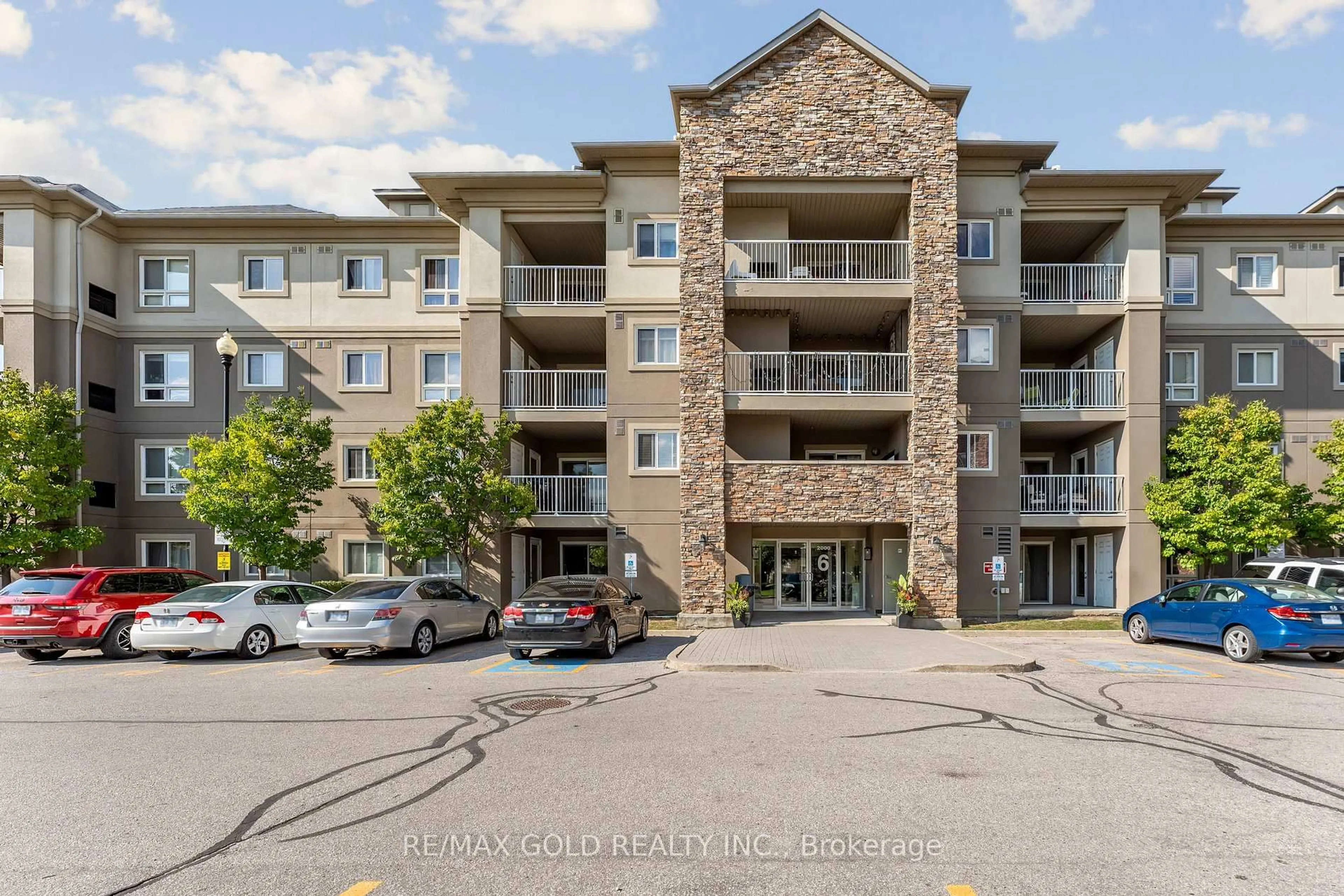 A pic from outside/outdoor area/front of a property/back of a property/a pic from drone, mountain view for 6 Dayspring Circ #2104, Brampton Ontario L6P 2Z6