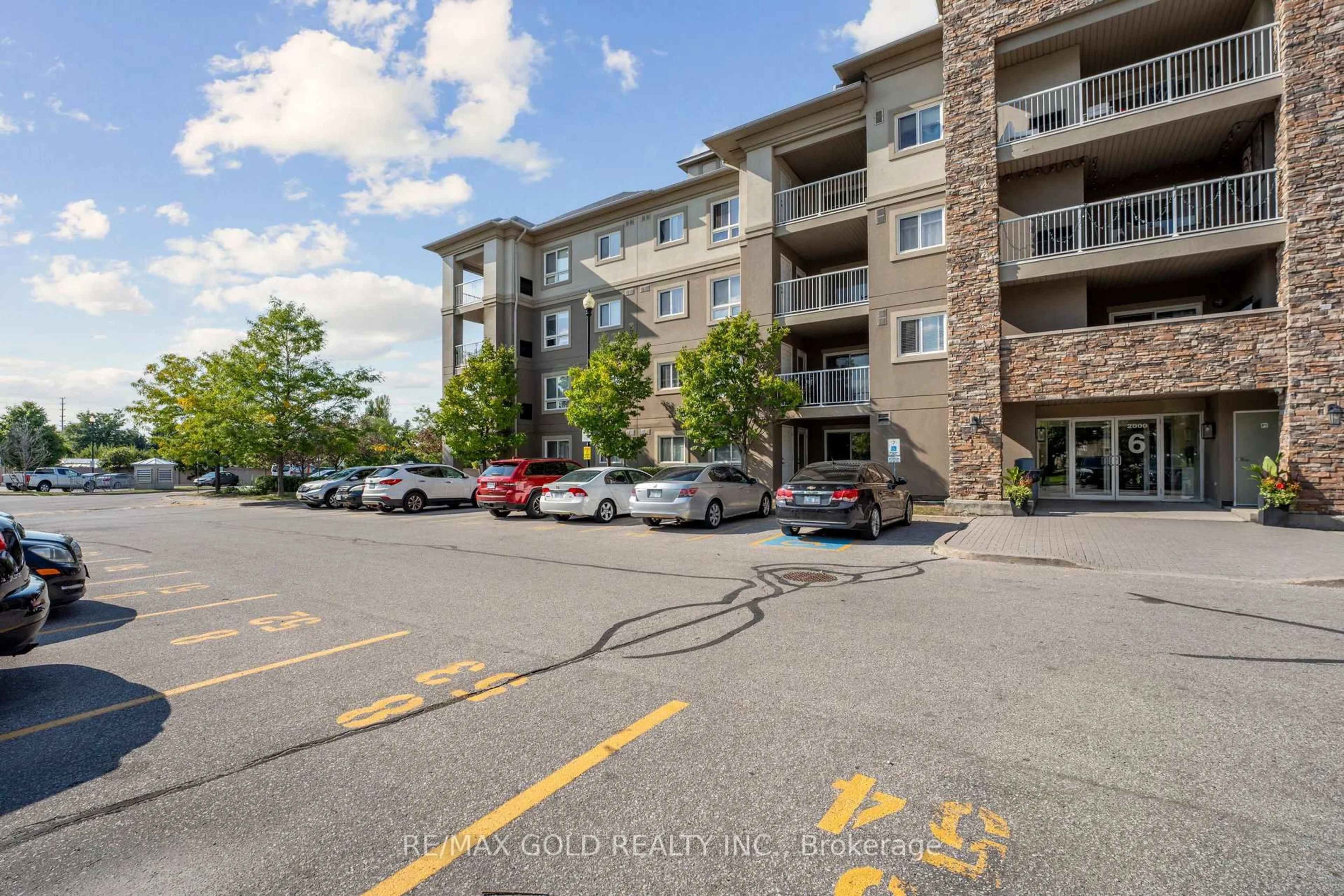 A pic from outside/outdoor area/front of a property/back of a property/a pic from drone, mountain view for 6 Dayspring Circ #2104, Brampton Ontario L6P 2Z6