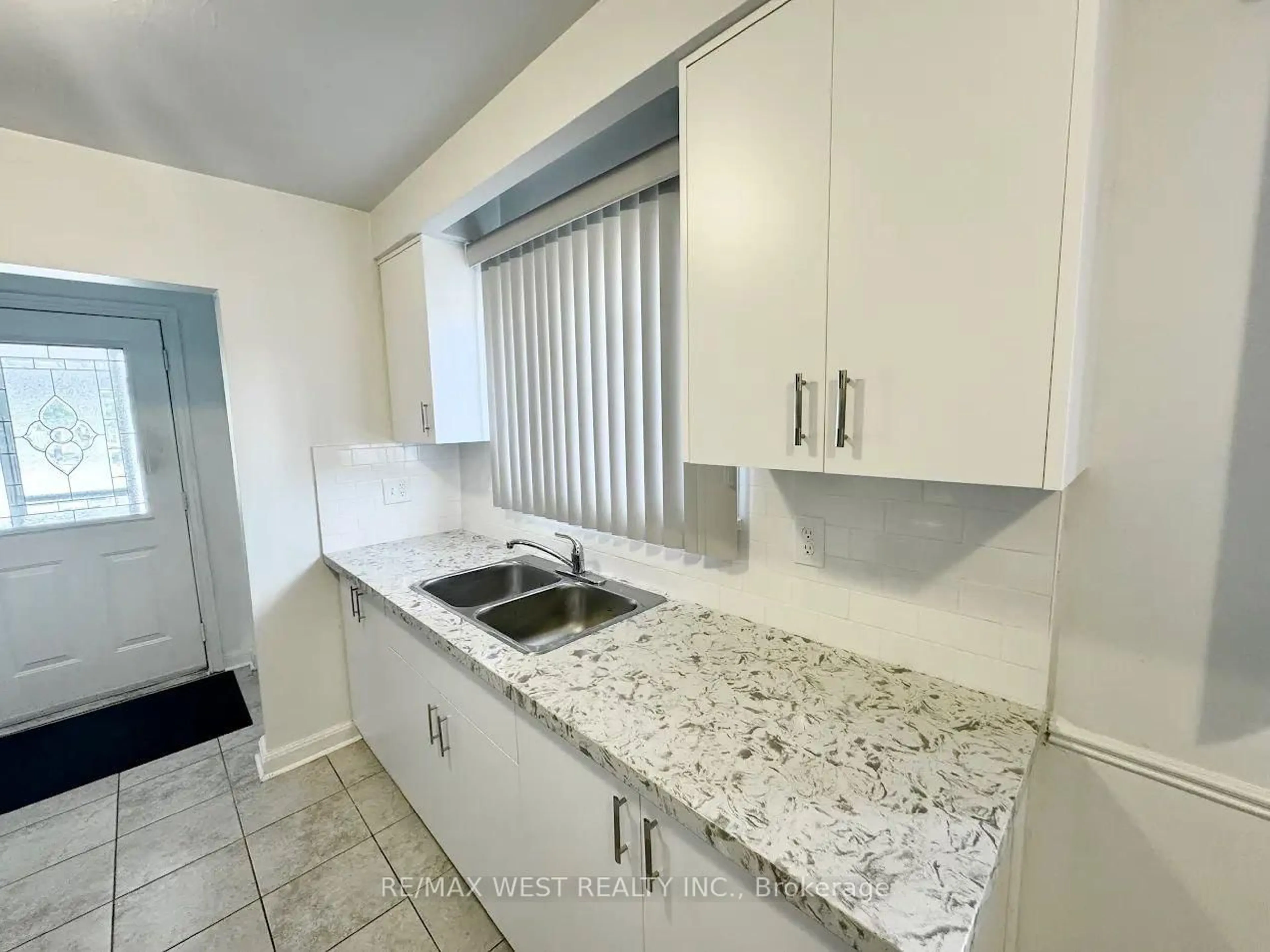 Standard kitchen, ceramic/tile floor for 25 Bimini Cres, Toronto Ontario M3N 1S1
