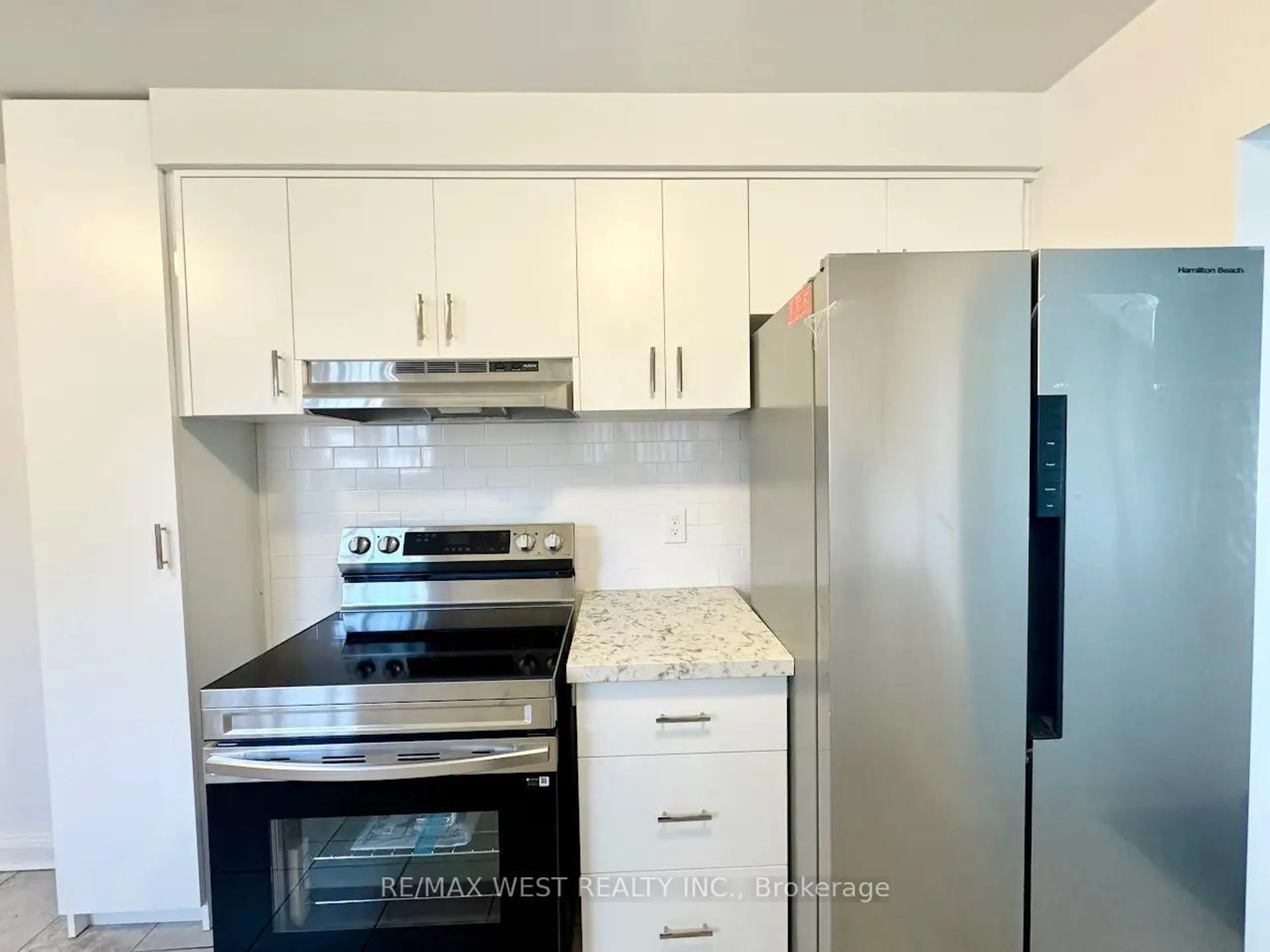 Standard kitchen, unknown for 25 Bimini Cres, Toronto Ontario M3N 1S1