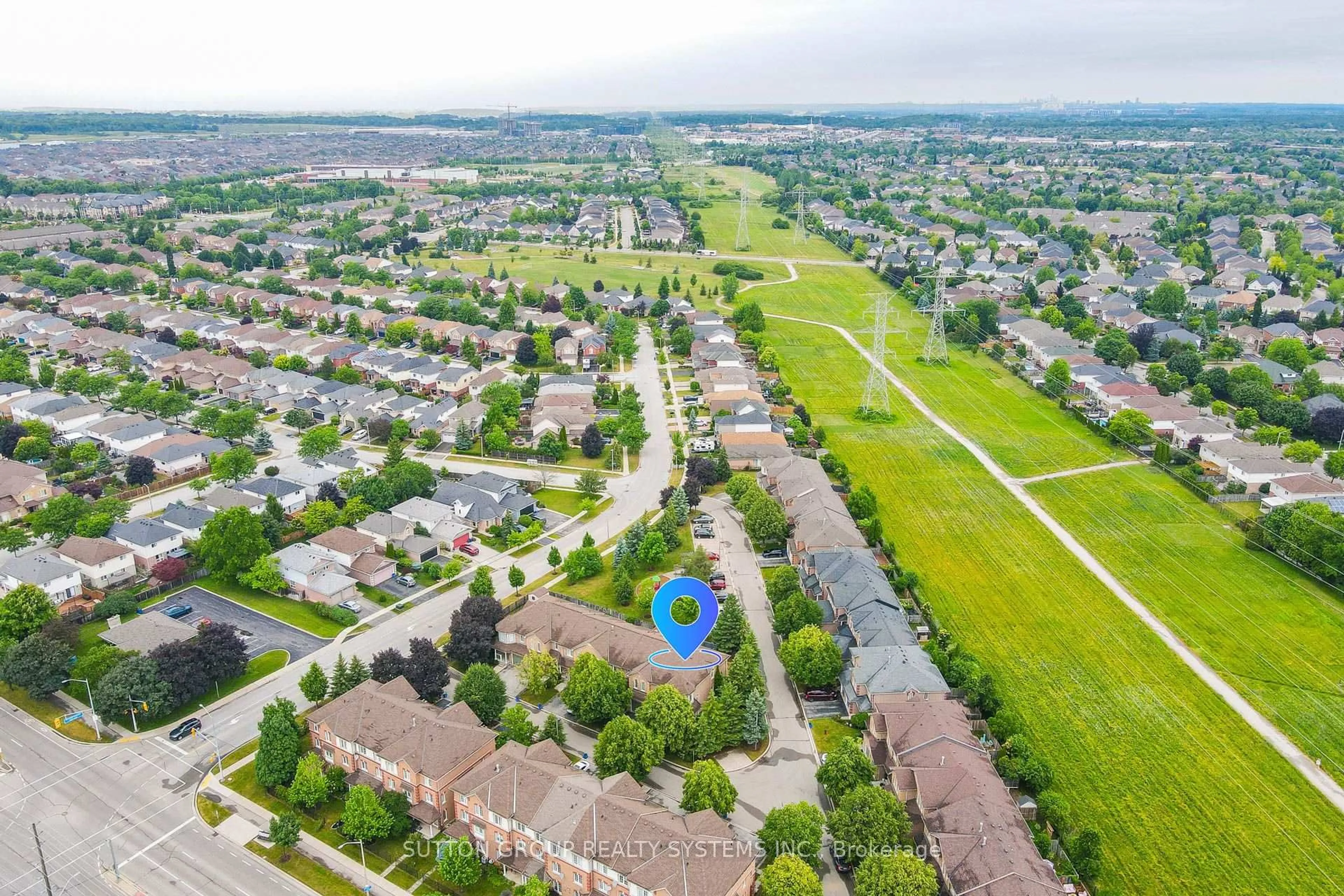 A pic from outside/outdoor area/front of a property/back of a property/a pic from drone, unknown for 2871 Darien Rd #35, Burlington Ontario L7M 4R6