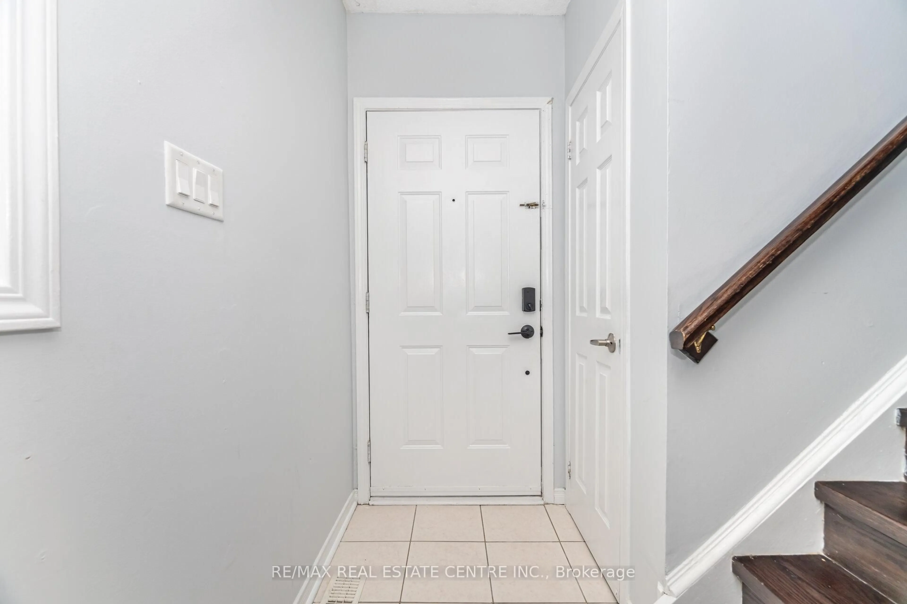 Indoor entryway for 7155 Magistrate Terr #89, Mississauga Ontario L5W 1Y8