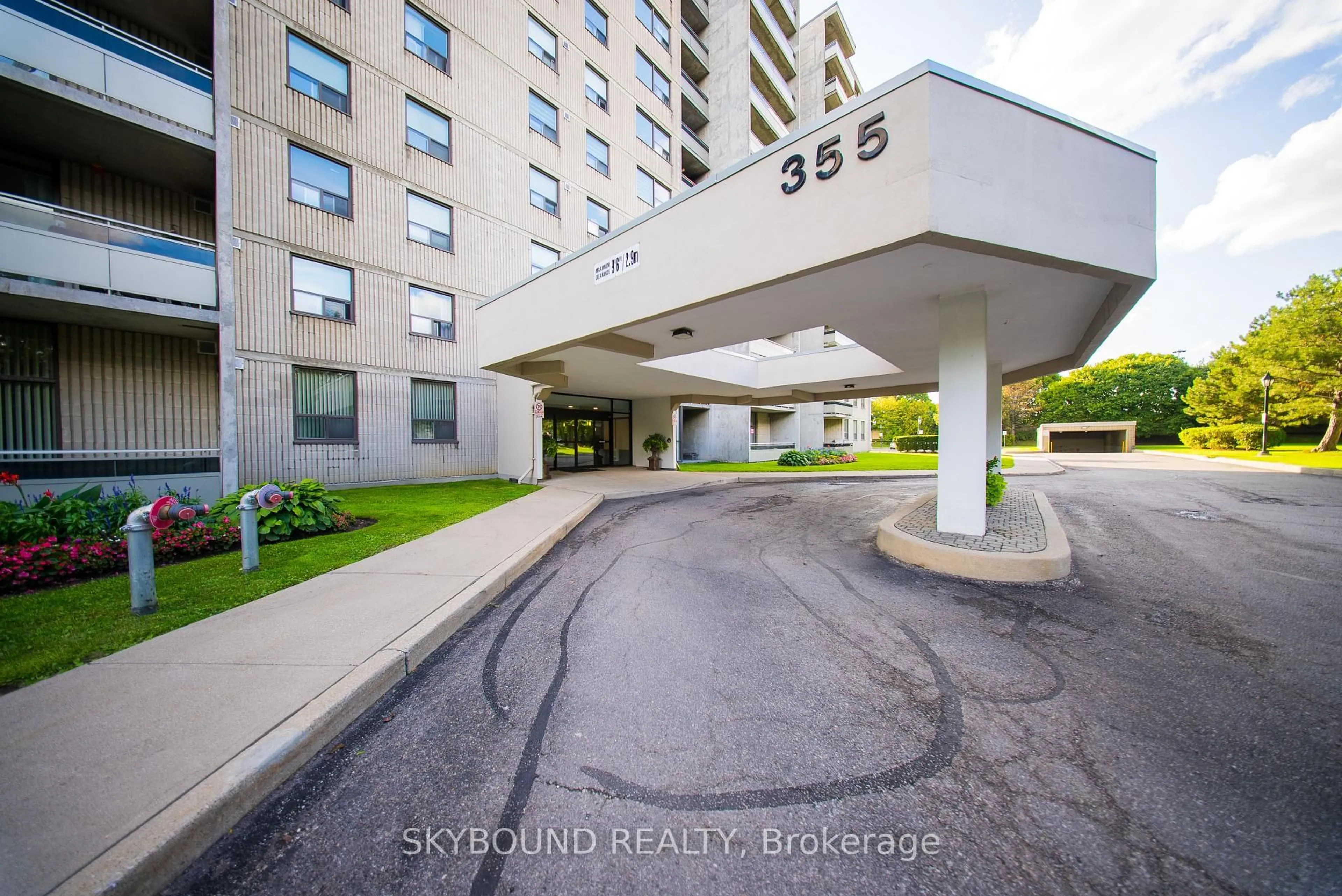 Indoor foyer for 355 Rathburn Rd #1204, Mississauga Ontario L4Z 1H4