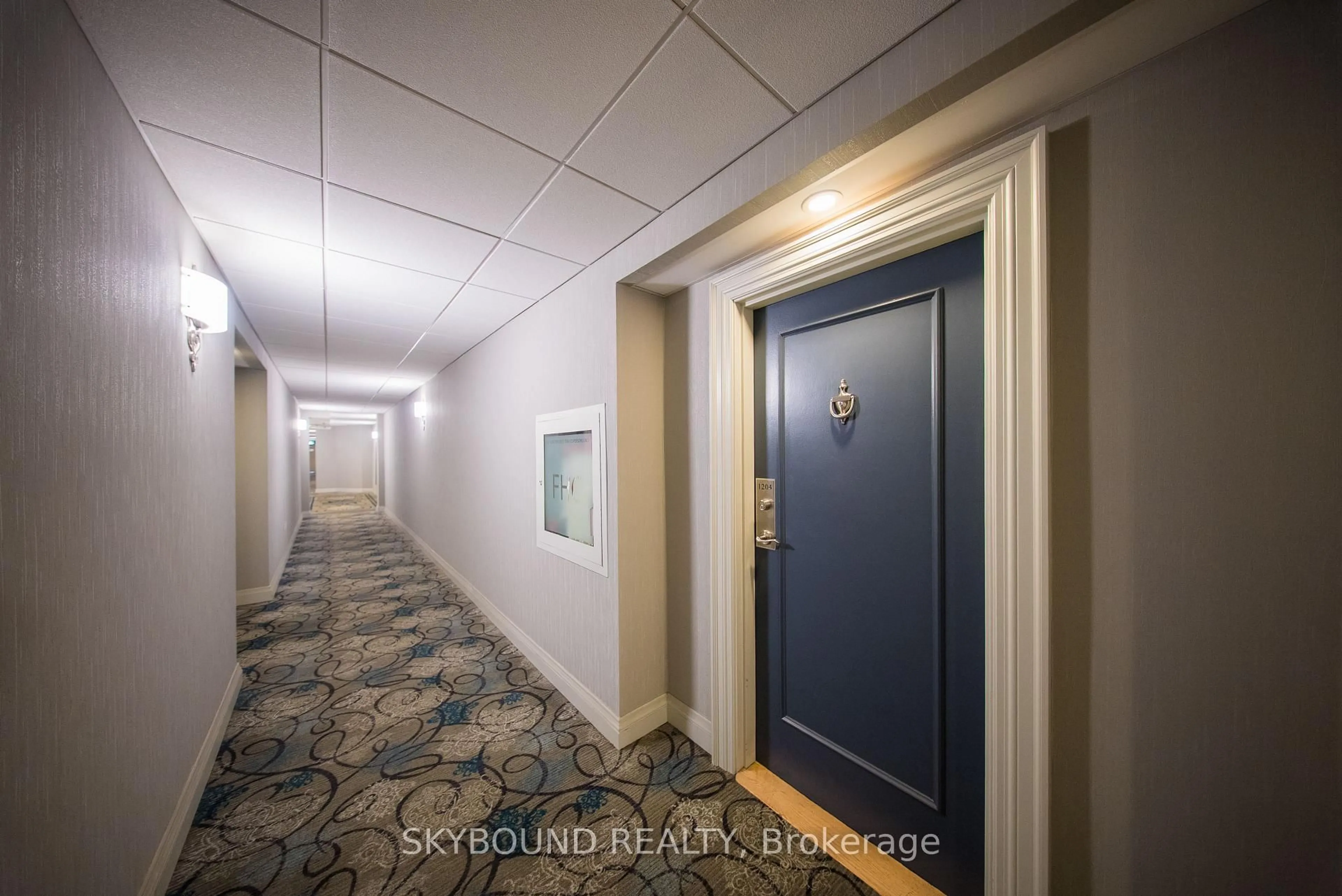 Indoor foyer for 355 Rathburn Rd #1204, Mississauga Ontario L4Z 1H4
