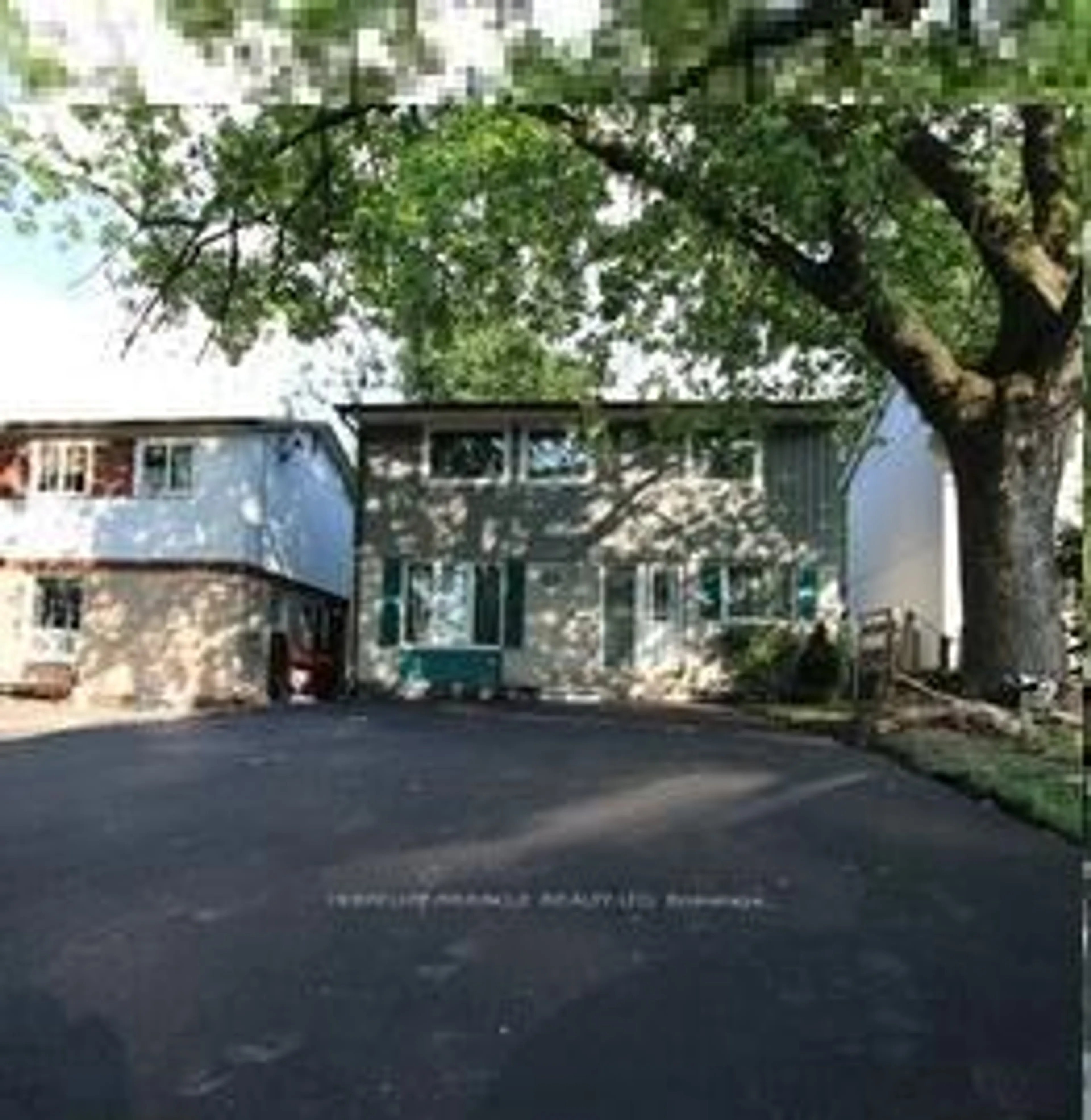 A pic from outside/outdoor area/front of a property/back of a property/a pic from drone, street for 3 GATSBY Sq, Brampton Ontario L6S 2H4